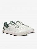On Running The Roger Advantage White and Green Sneakers On Running The Roger Advantage White and Green Sneakers