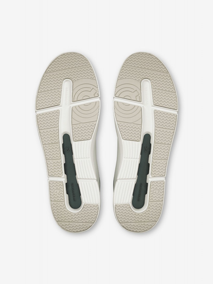 On Running The Roger Advantage White and Green Sneakers On Running The Roger Advantage White and Green Sneakers