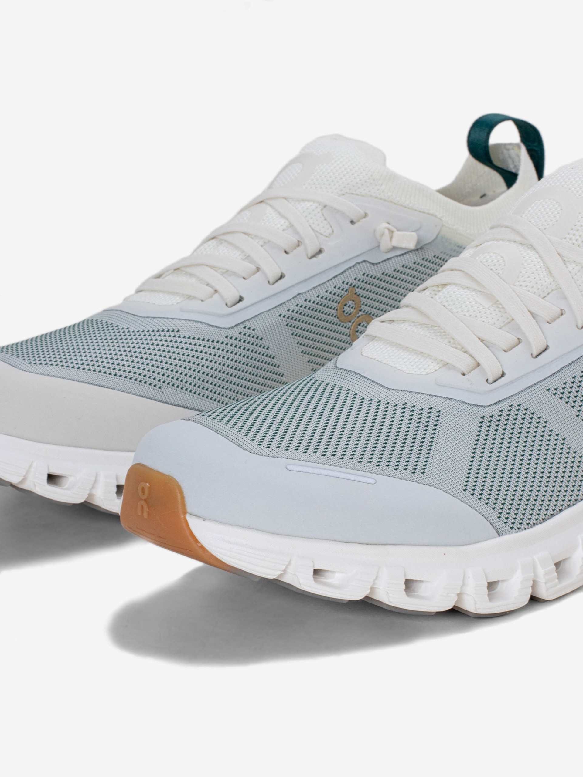 On Running Cloud 6 Versa Green and Beige Sneakers