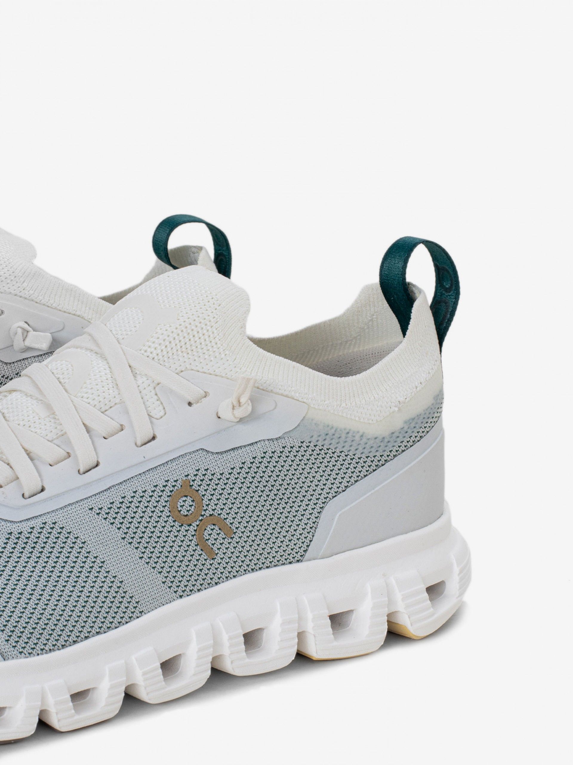 On Running Cloud 6 Versa Green and Beige Sneakers