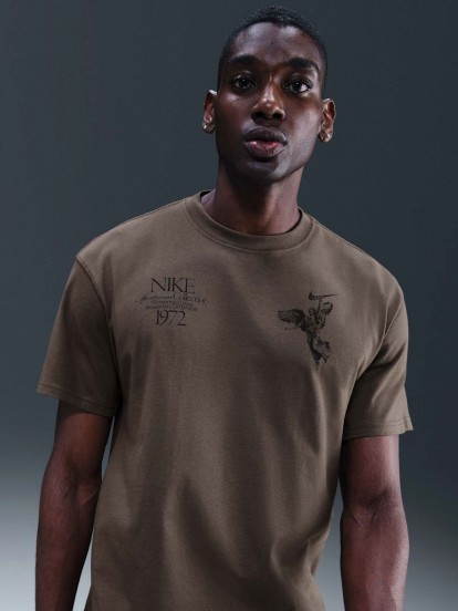 Camiseta Nike Sportswear Max90 Wings Victory Marrn Para Hombre