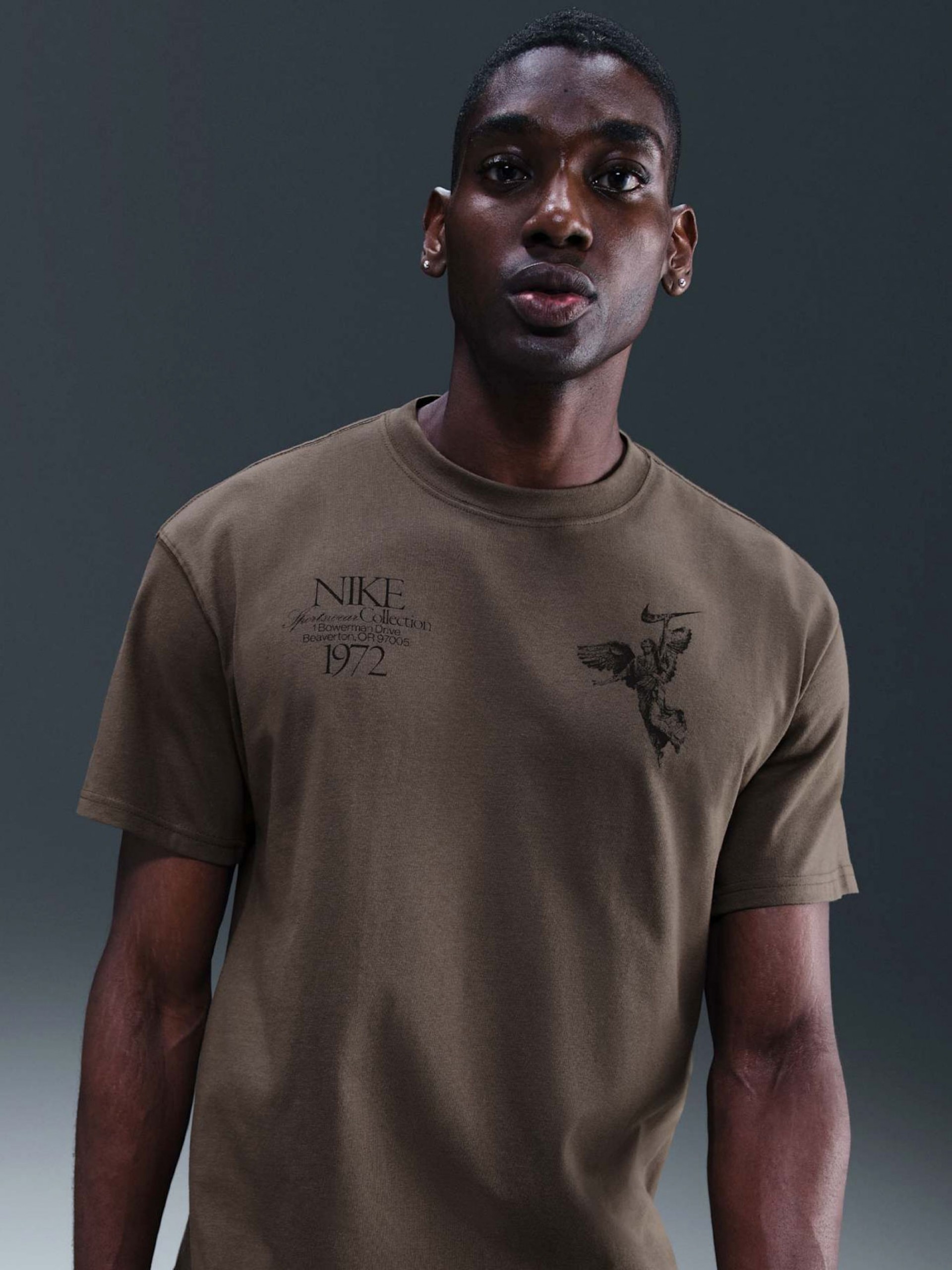 T-shirt Nike Sportswear Max90 Wings Victory Castanha Para Homem