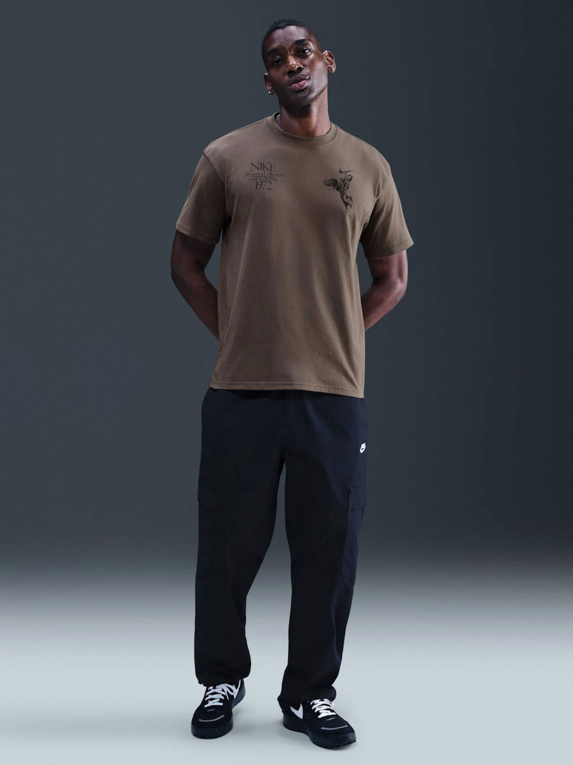 T-shirt Nike Sportswear Max90 Wings Victory Castanha Para Homem