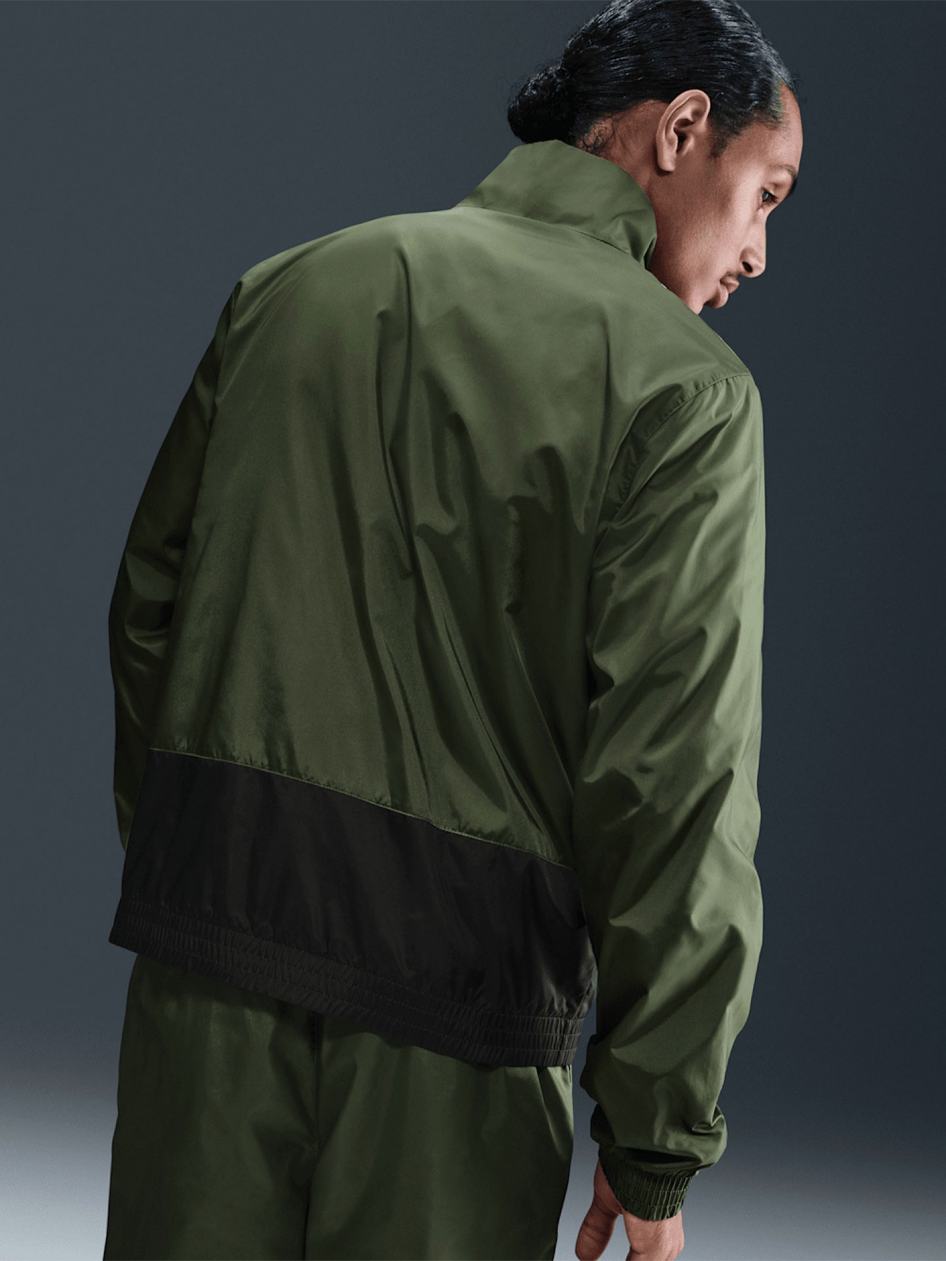 Chándal Nike Club Woven Verde y Gris Para Hombre