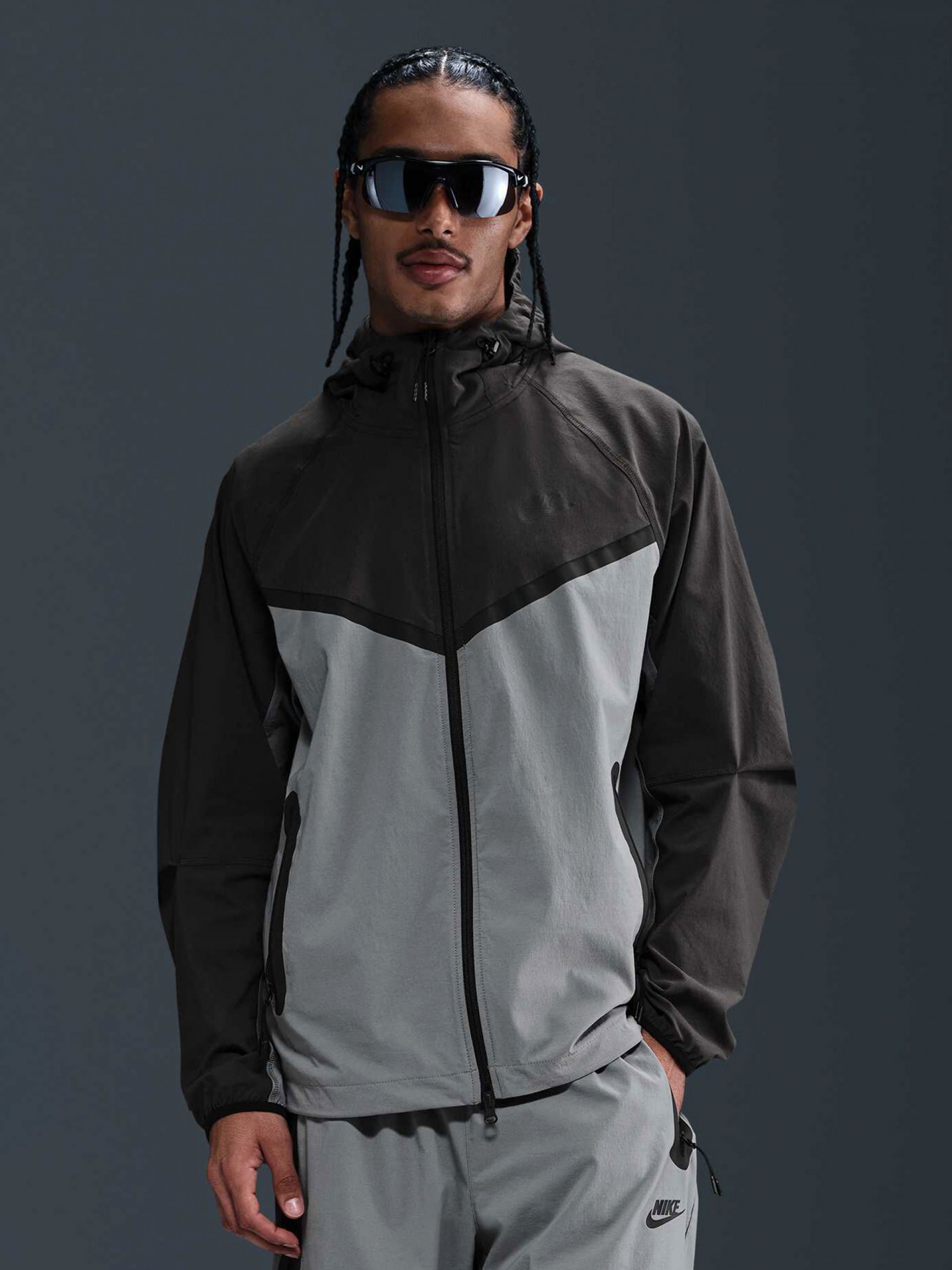 Chaqueta Cortavientos con Capucha Nike Tech Woven Gris Para Hombre