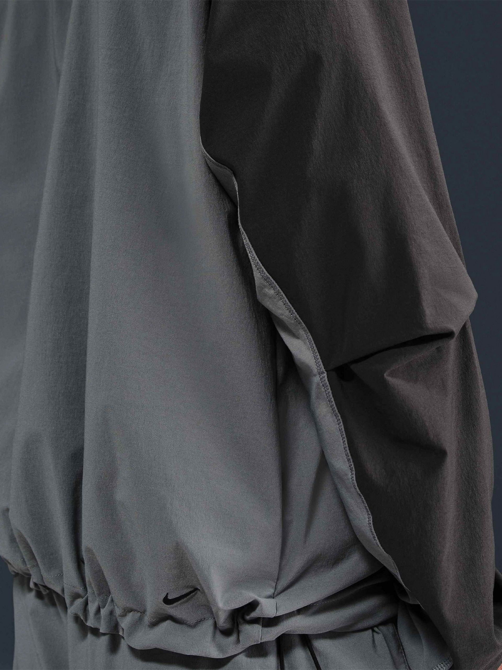 Chaqueta Cortavientos con Capucha Nike Tech Woven Gris Para Hombre