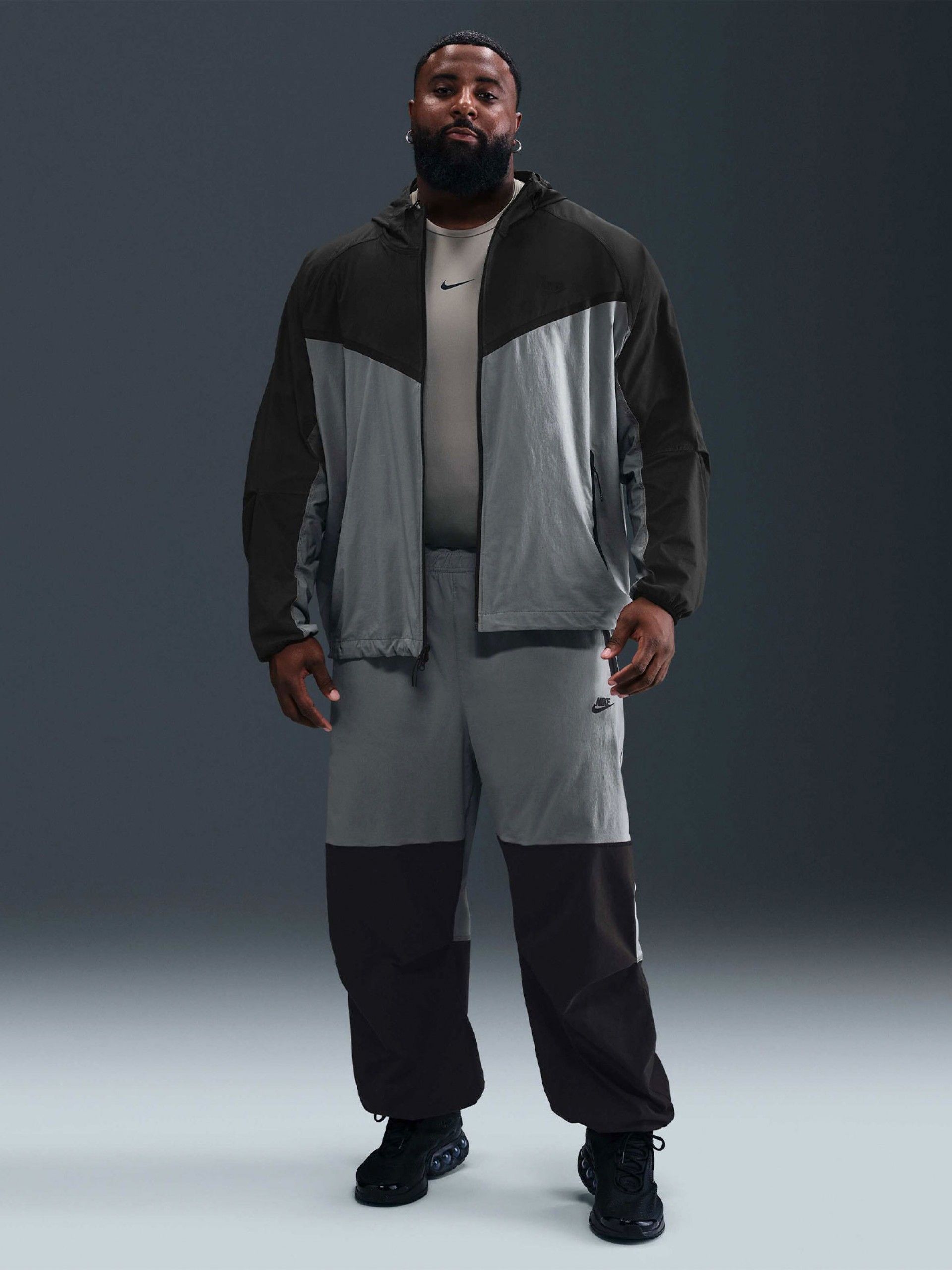 Chaqueta Cortavientos con Capucha Nike Tech Woven Gris Para Hombre