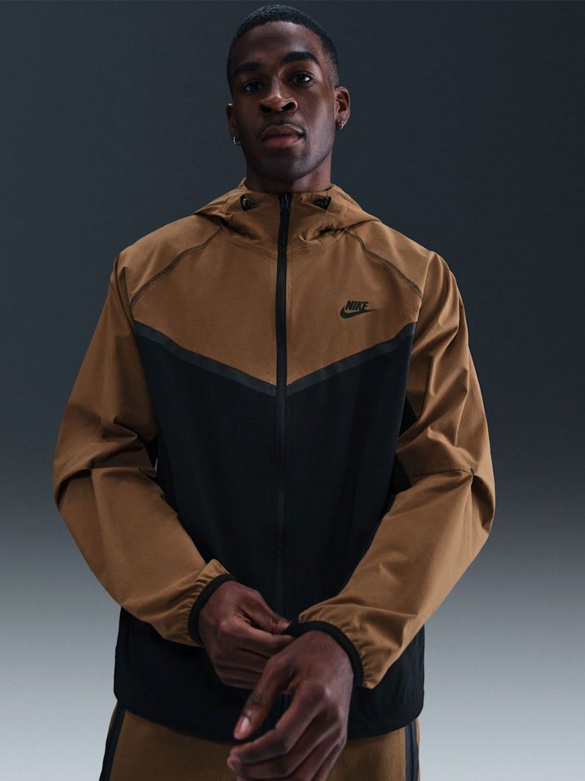 Chaqueta Cortavientos con Capucha Nike Tech Woven Camel y Negra Para Hombre