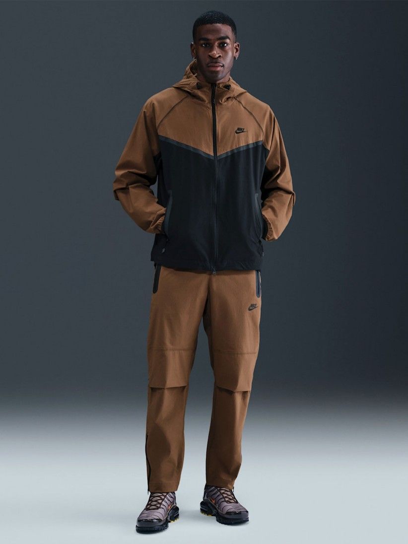 Chaqueta Cortavientos con Capucha Nike Tech Woven Camel y Negra Para Hombre Chaqueta Cortavientos con Capucha Nike Tech Woven Camel y Negra Para Hombre