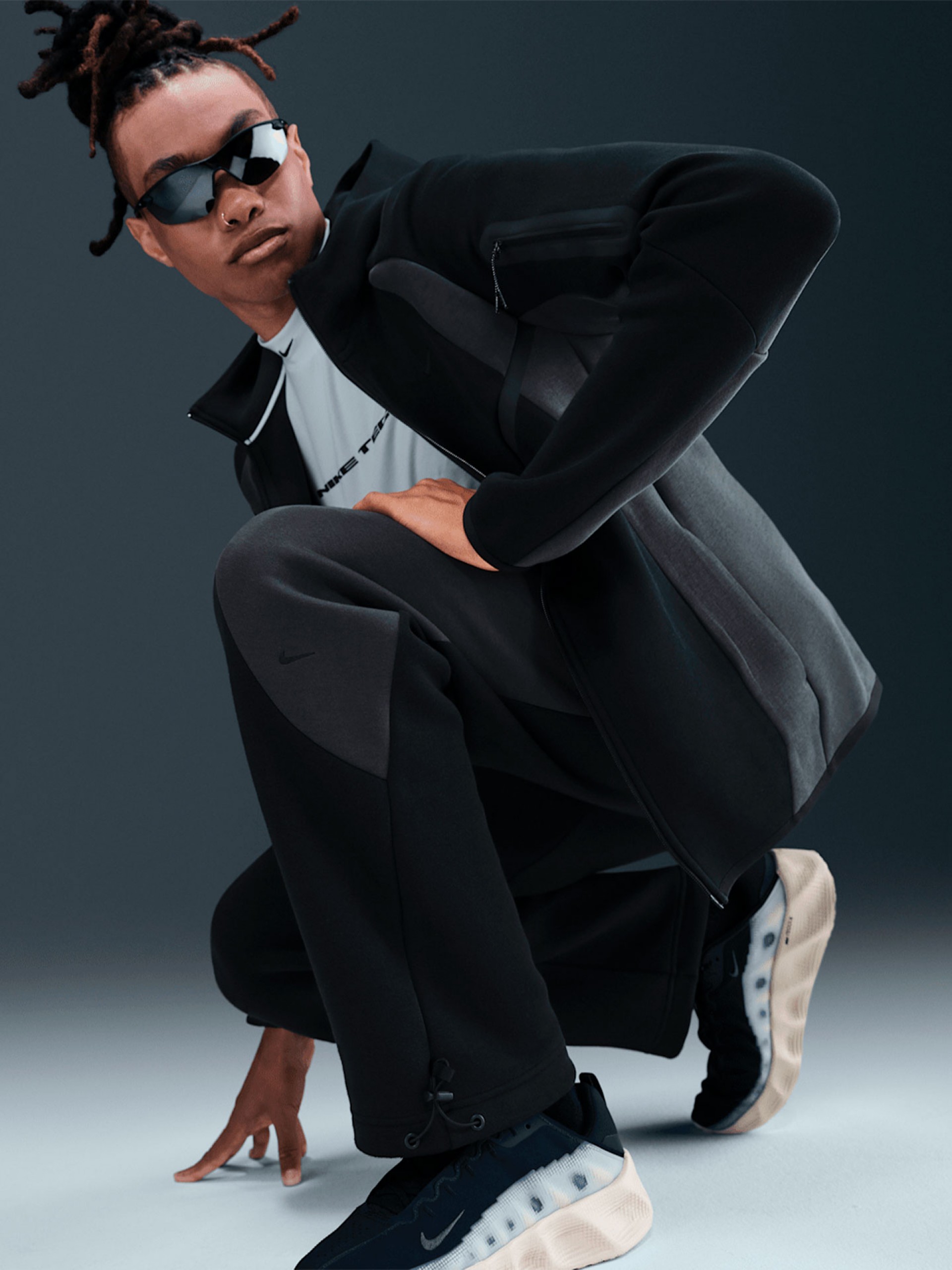 Nike Tech Fleece Colour-Block Open-Hem Black and Grey Trousers For Men