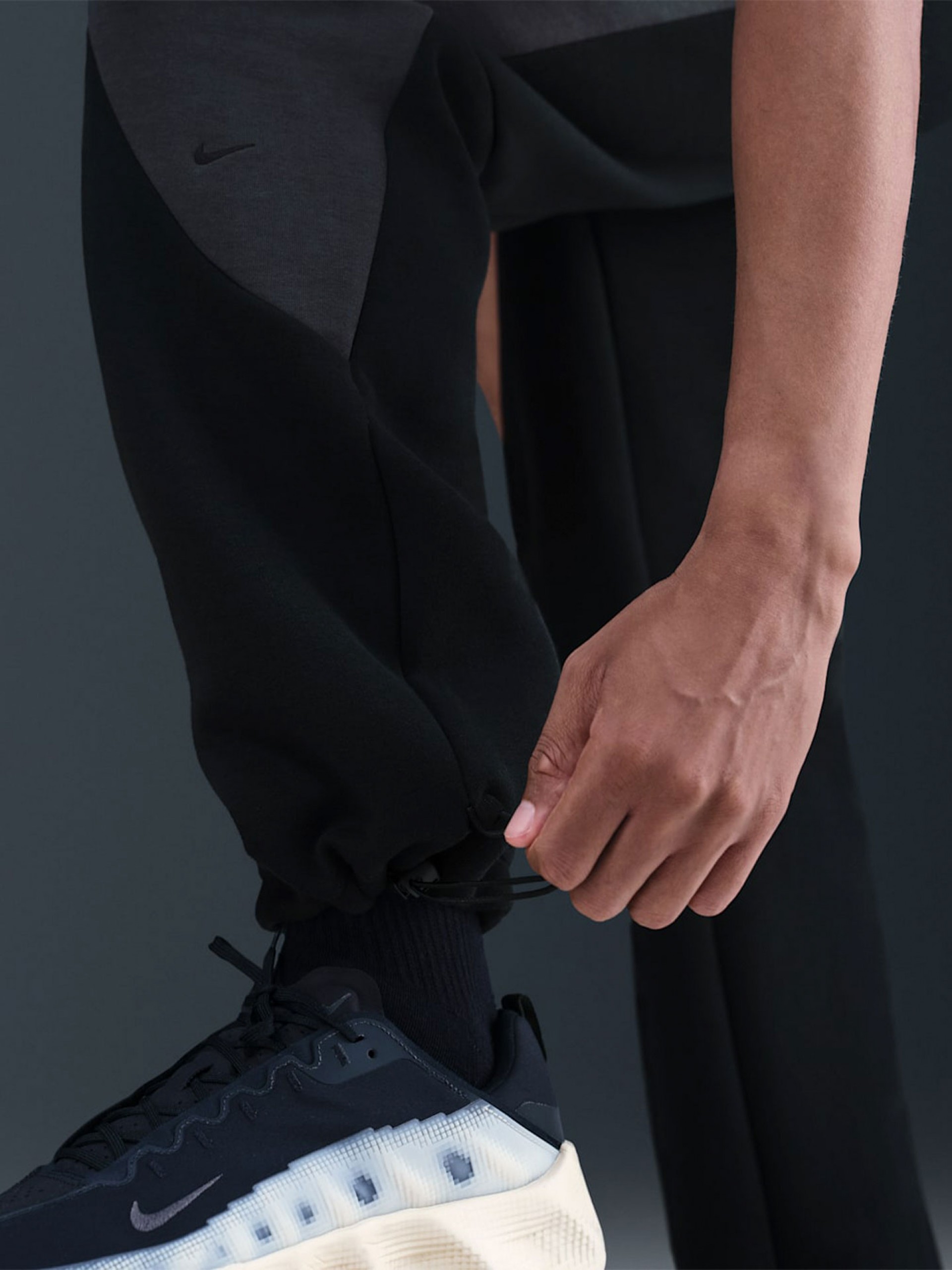 Nike Tech Fleece Colour-Block Open-Hem Black and Grey Trousers For Men