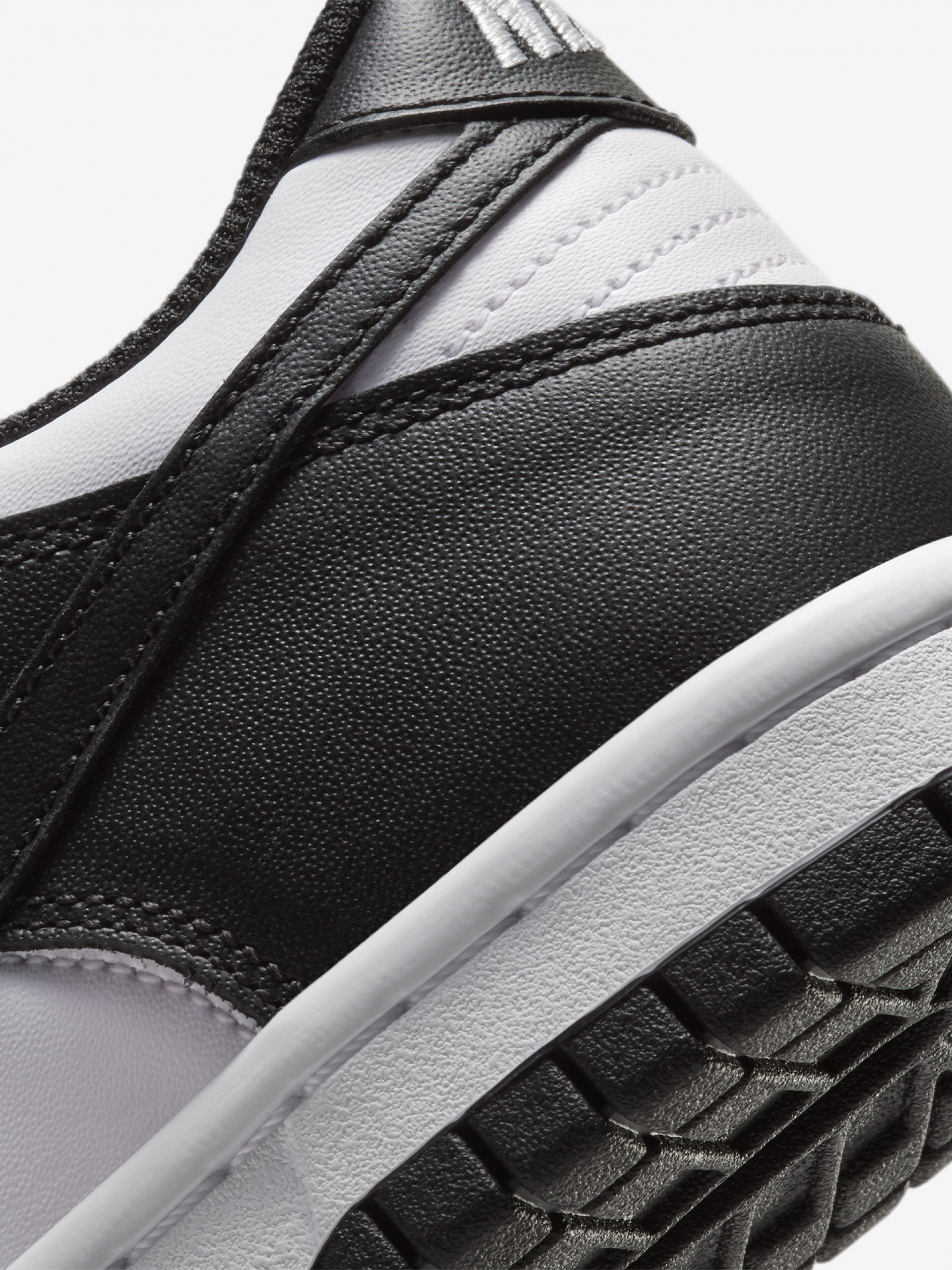 Sapatilhas Nike Dunk Low Pretas e Brancas Júnior