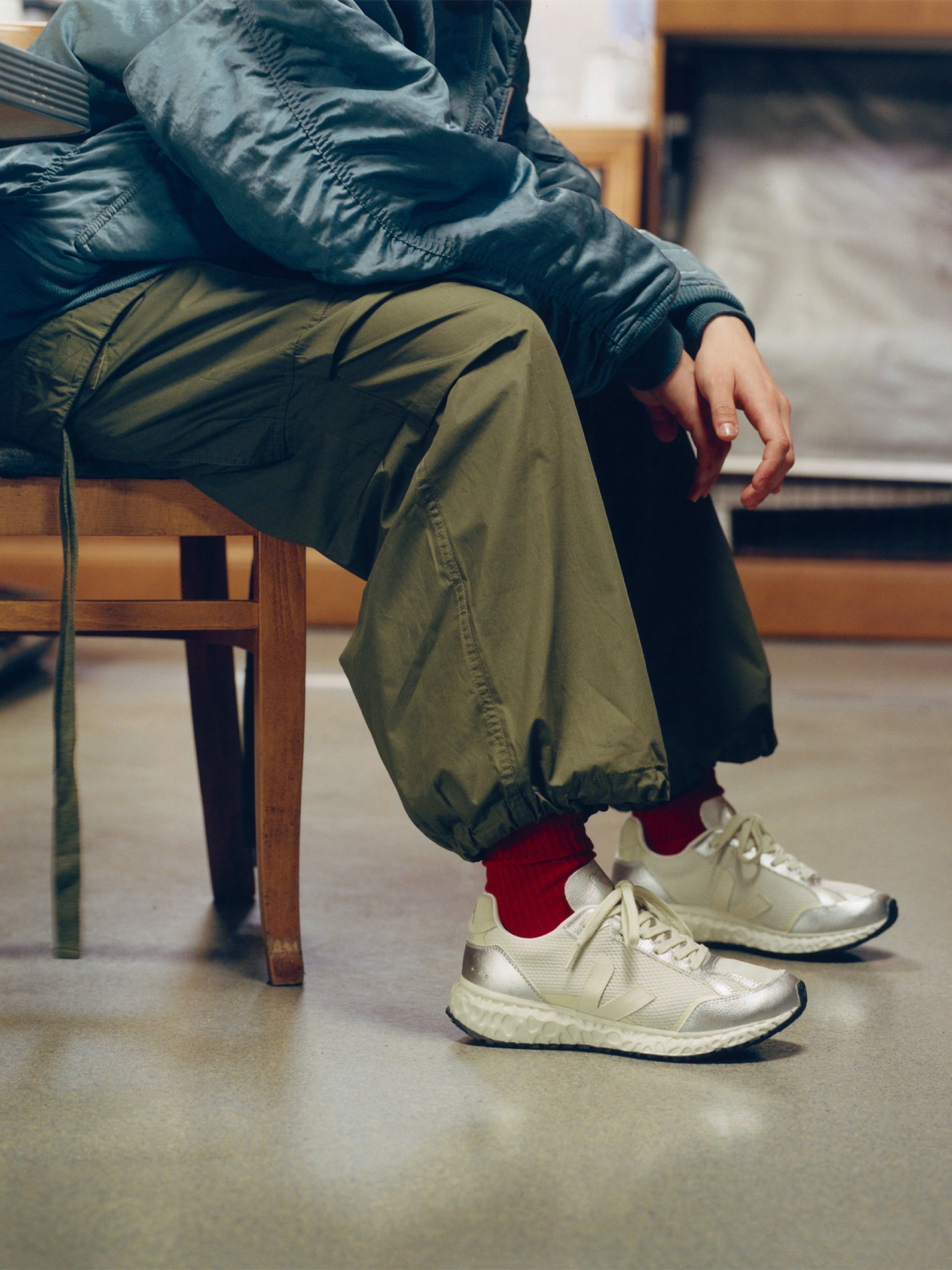 Zapatillas Veja Condor Royale Alveomesh Beige y Plateadas