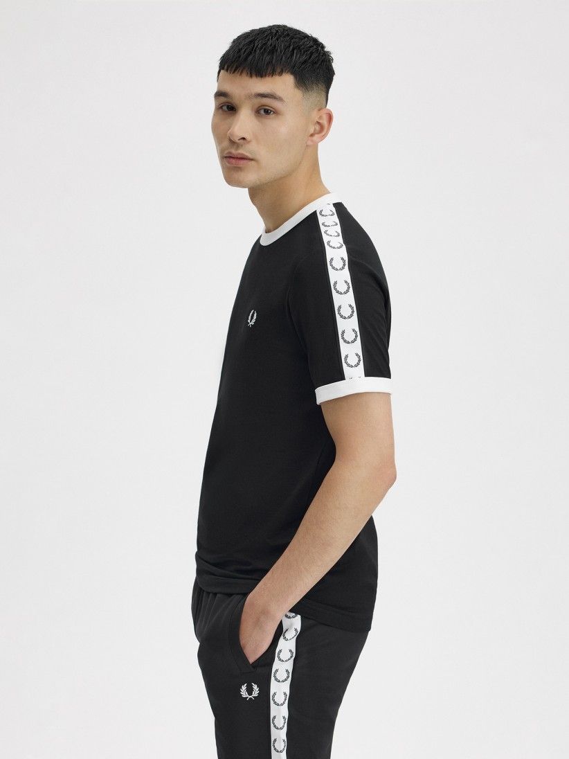 Camiseta Fred Perry Taped Ringer Negra y Blanca