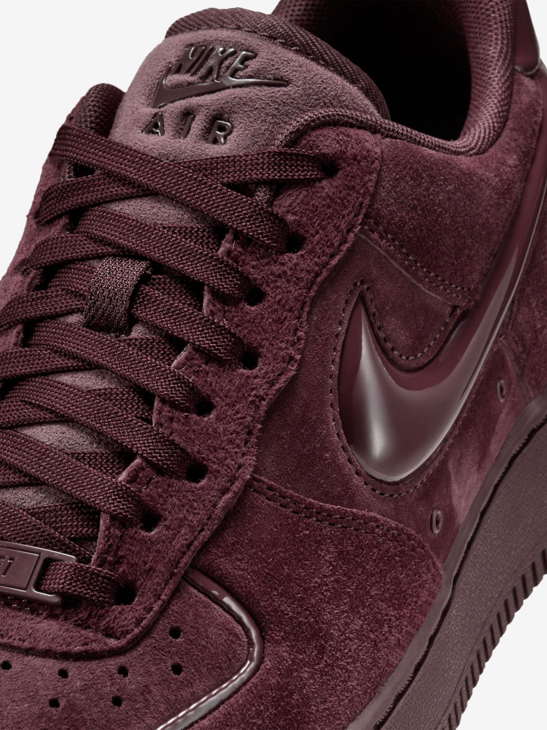 Sapatilhas Nike Air Force 1 07 Bordeaux Em Camurça Para Mulher