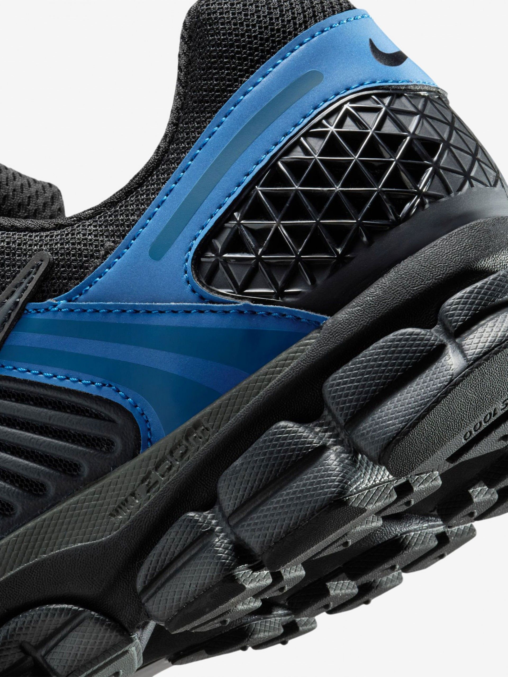 Nike Zoom Vomero 5 SE Black and Blue Sneakers For Men