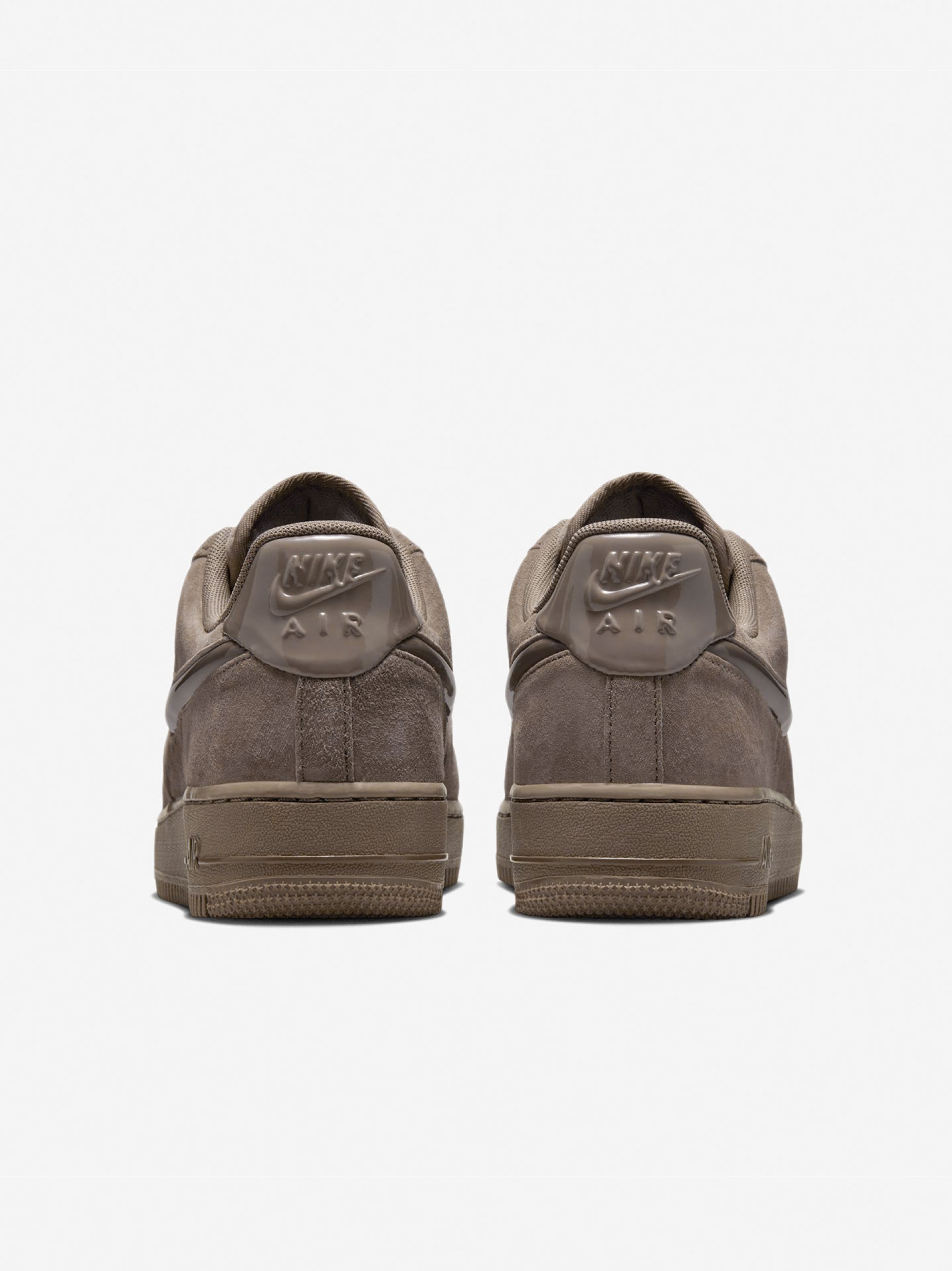 Sapatilhas Nike Air Force 1 07 Castanhas Em Camurça Para Mulher