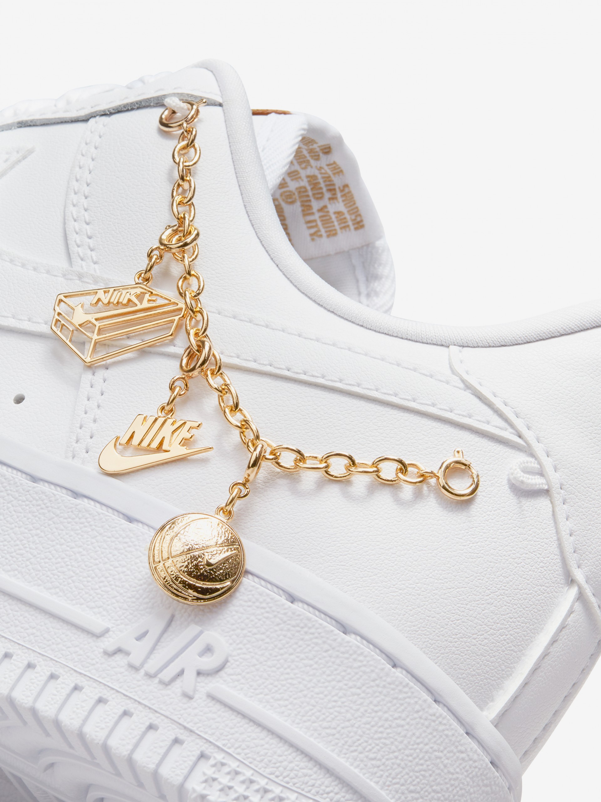 Sapatilhas Nike Air Force 1 07 LX Brancas e Douradas Para Mulher