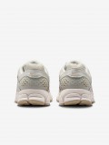 Zapatillas Nike Zoom Vomero 5 Grises y Beige Para Mujer