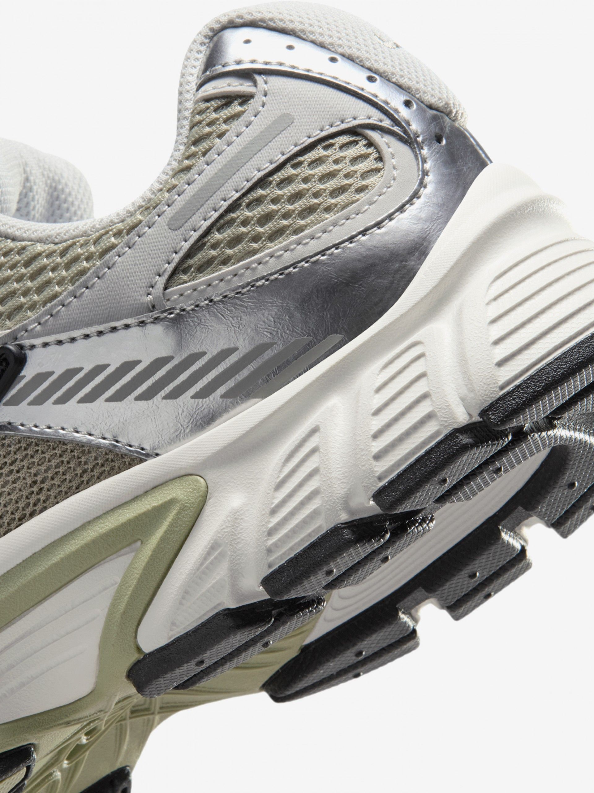 Sapatilhas Nike V5 RNR Verdes e Prateadas Para Mulher