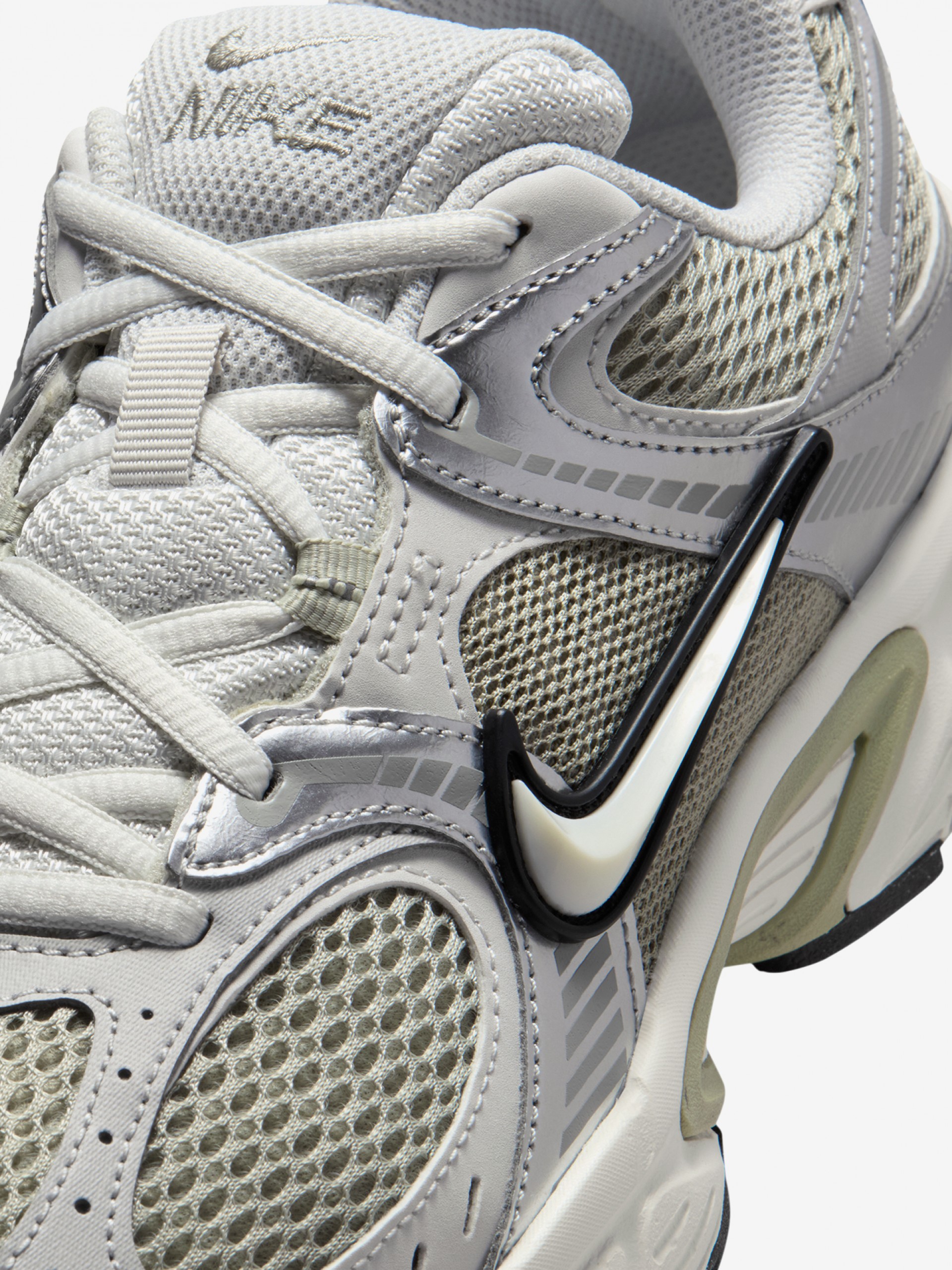 Sapatilhas Nike V5 RNR Verdes e Prateadas Para Mulher