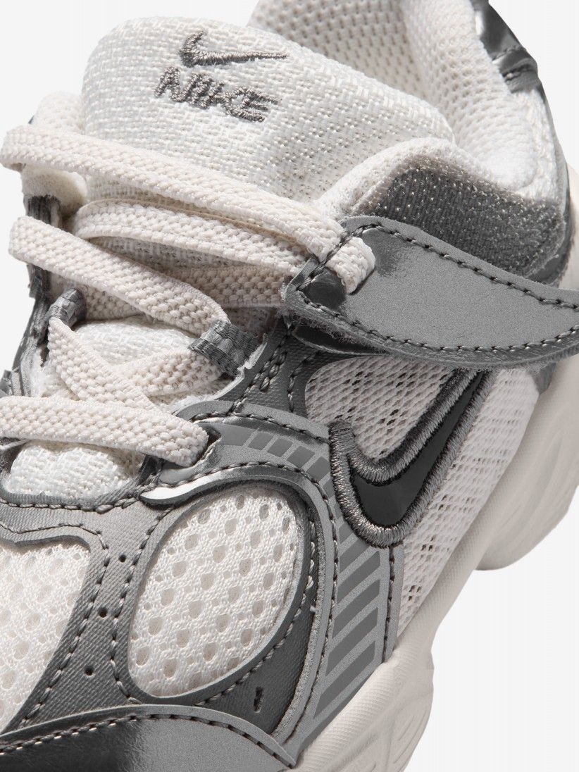 Sapatilhas Nike V5 RNR Brancas e Prateadas Para Beb�