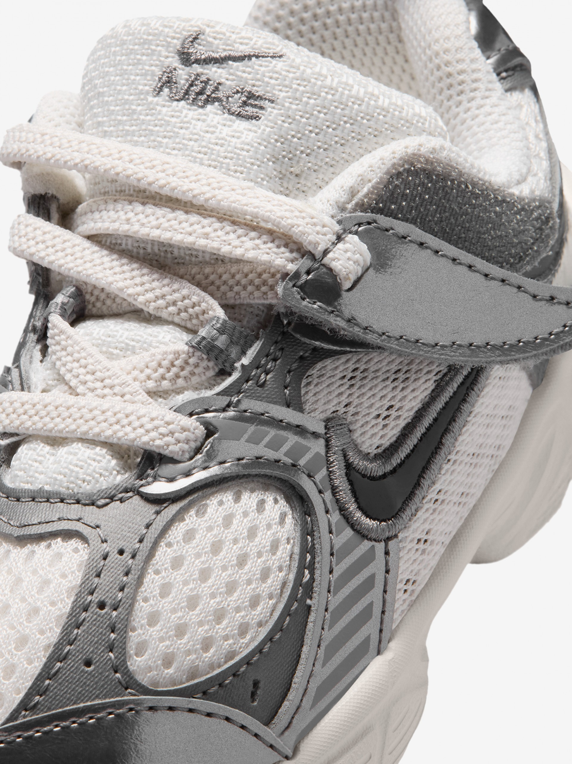 Zapatillas Nike V5 RNR Blancas y Grises Para Bebé