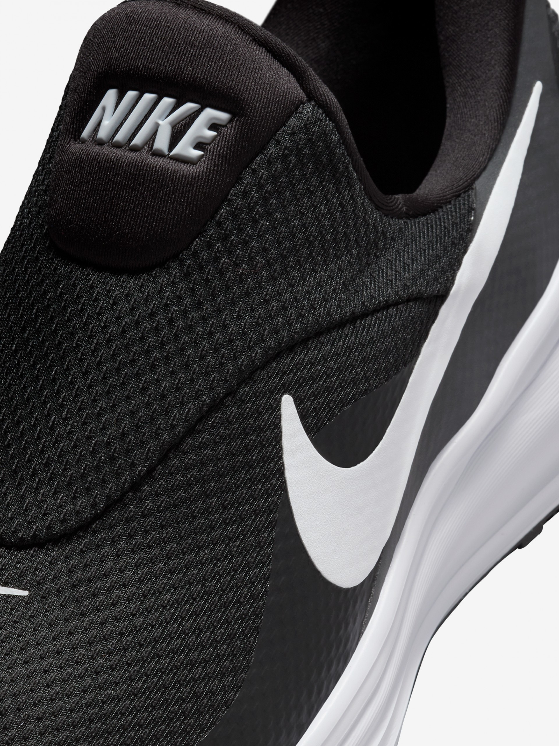 Zapatillas de Running Nike Revolution 8 Easy-On Negras y Blancas Para Hombre