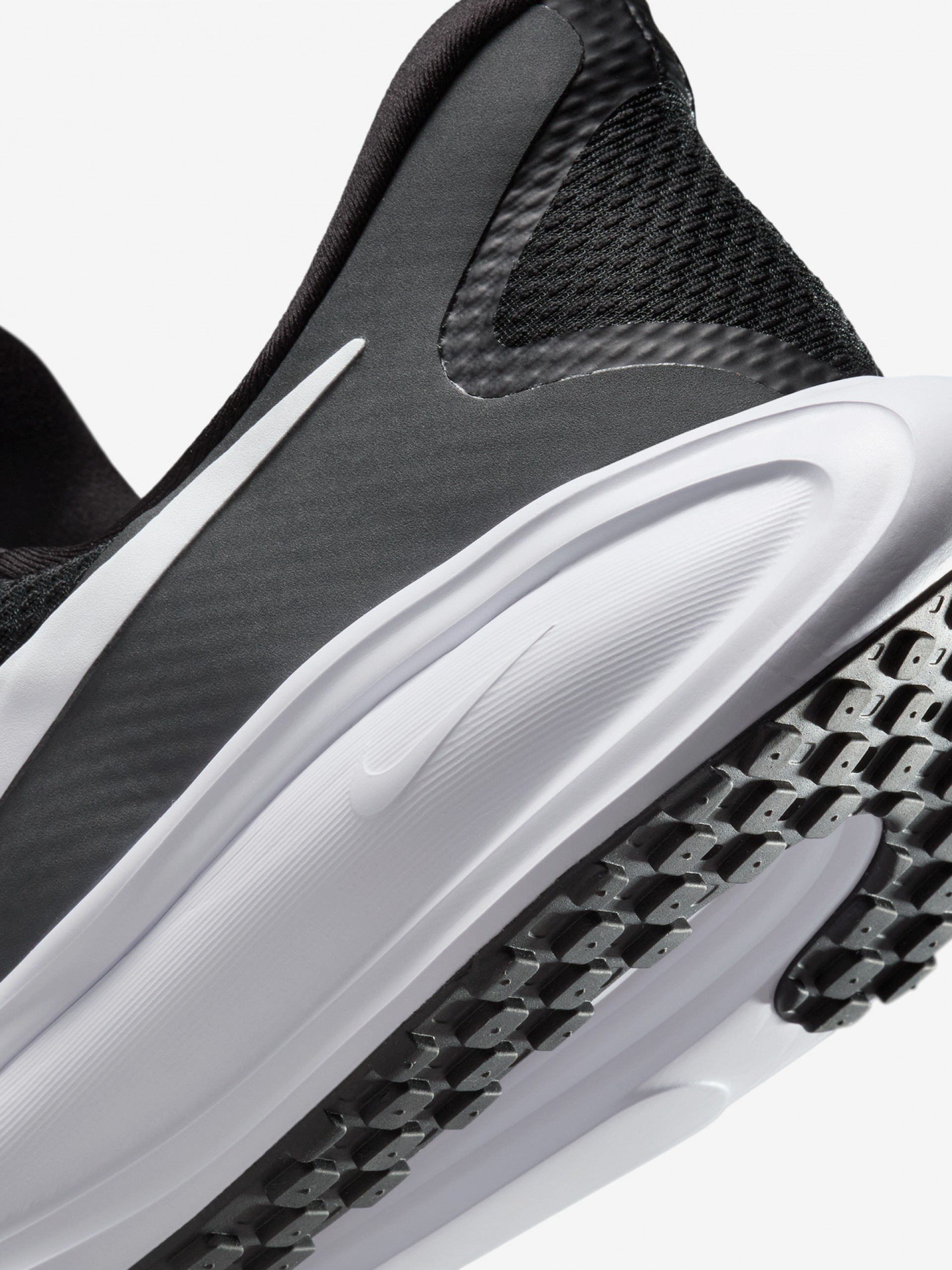 Zapatillas de Running Nike Revolution 8 Easy-On Negras y Blancas Para Hombre