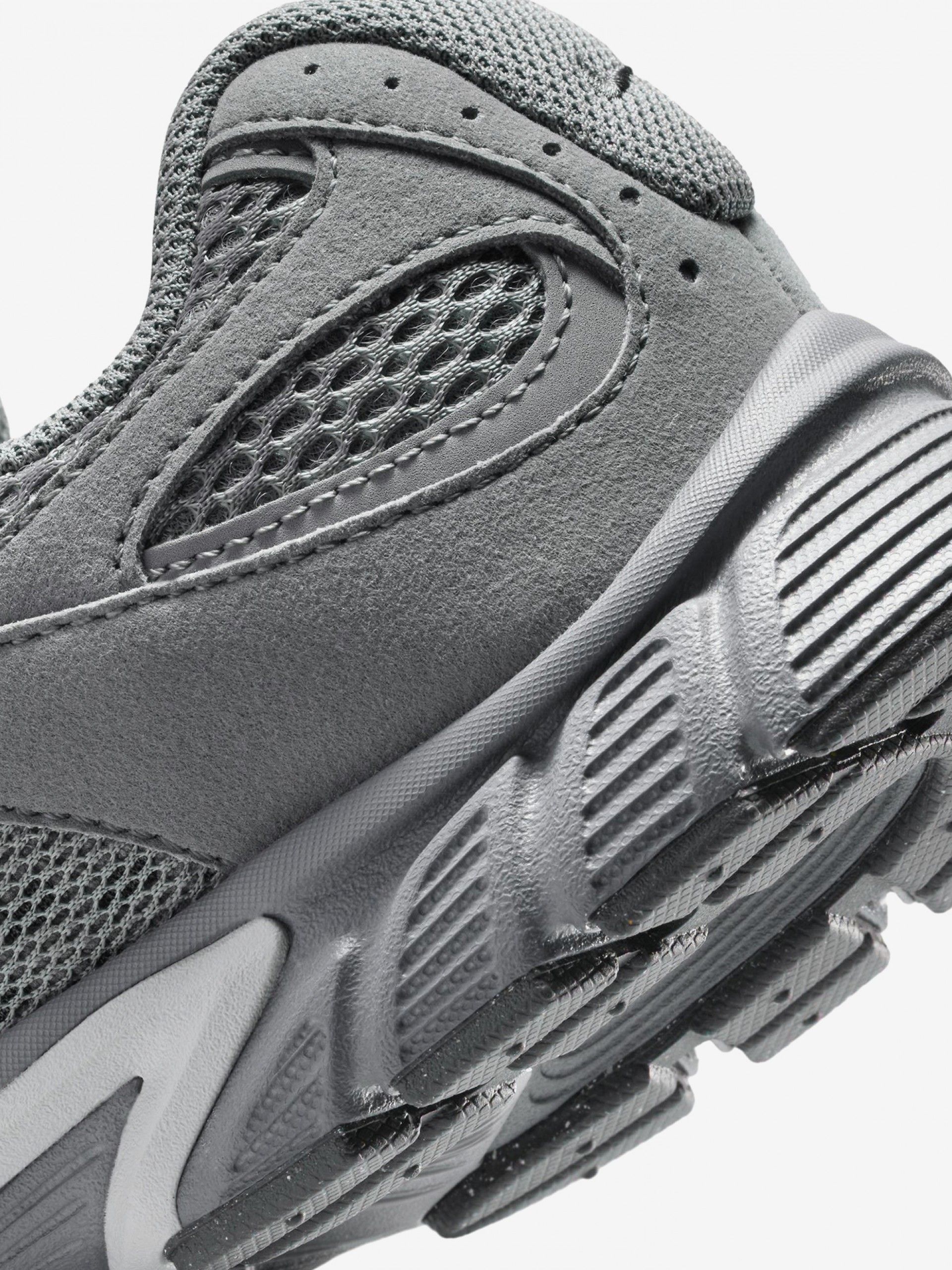 Sapatilhas Nike V5 RNR Cinzentas Em Camurça Júnior