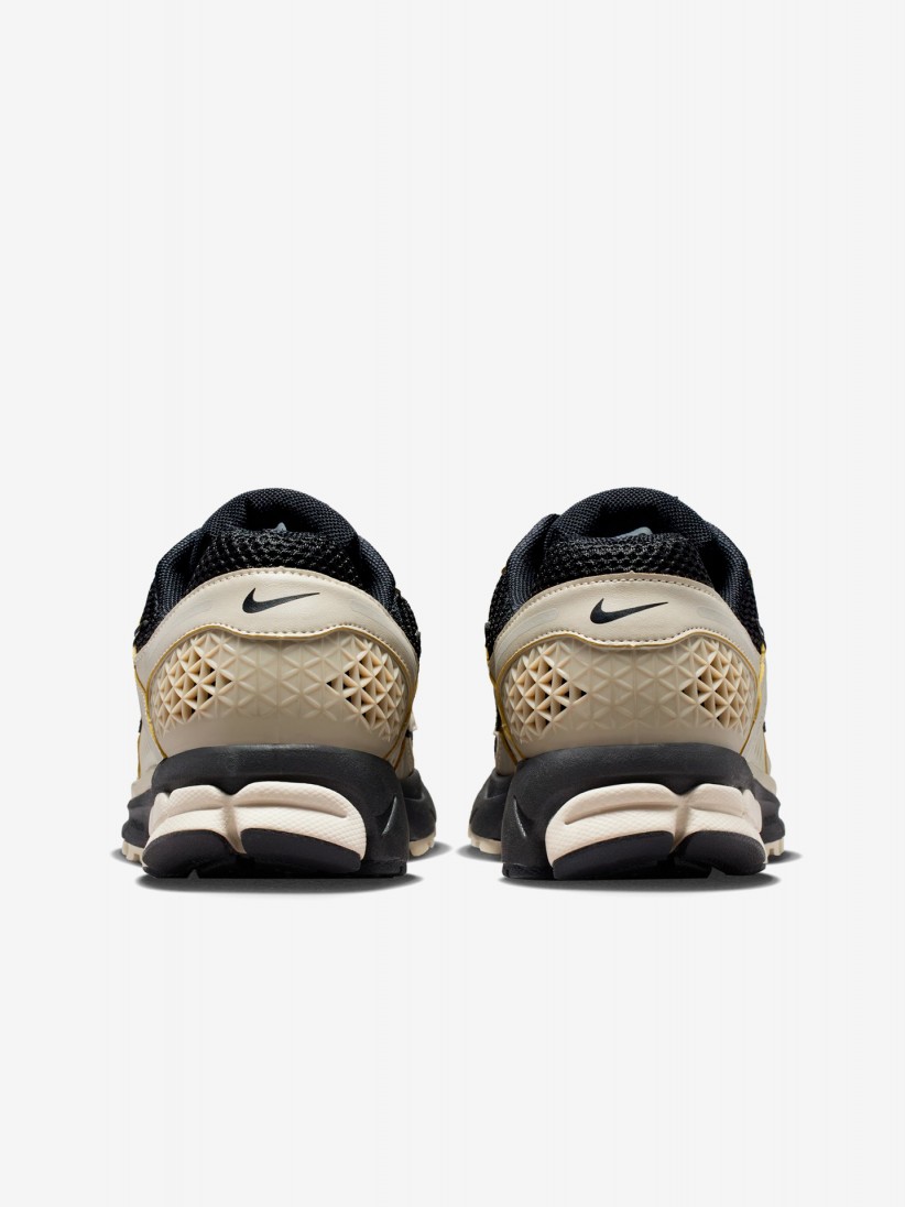 Zapatillas Nike Zoom Vomero 5 Beige y Negras Para Hombre