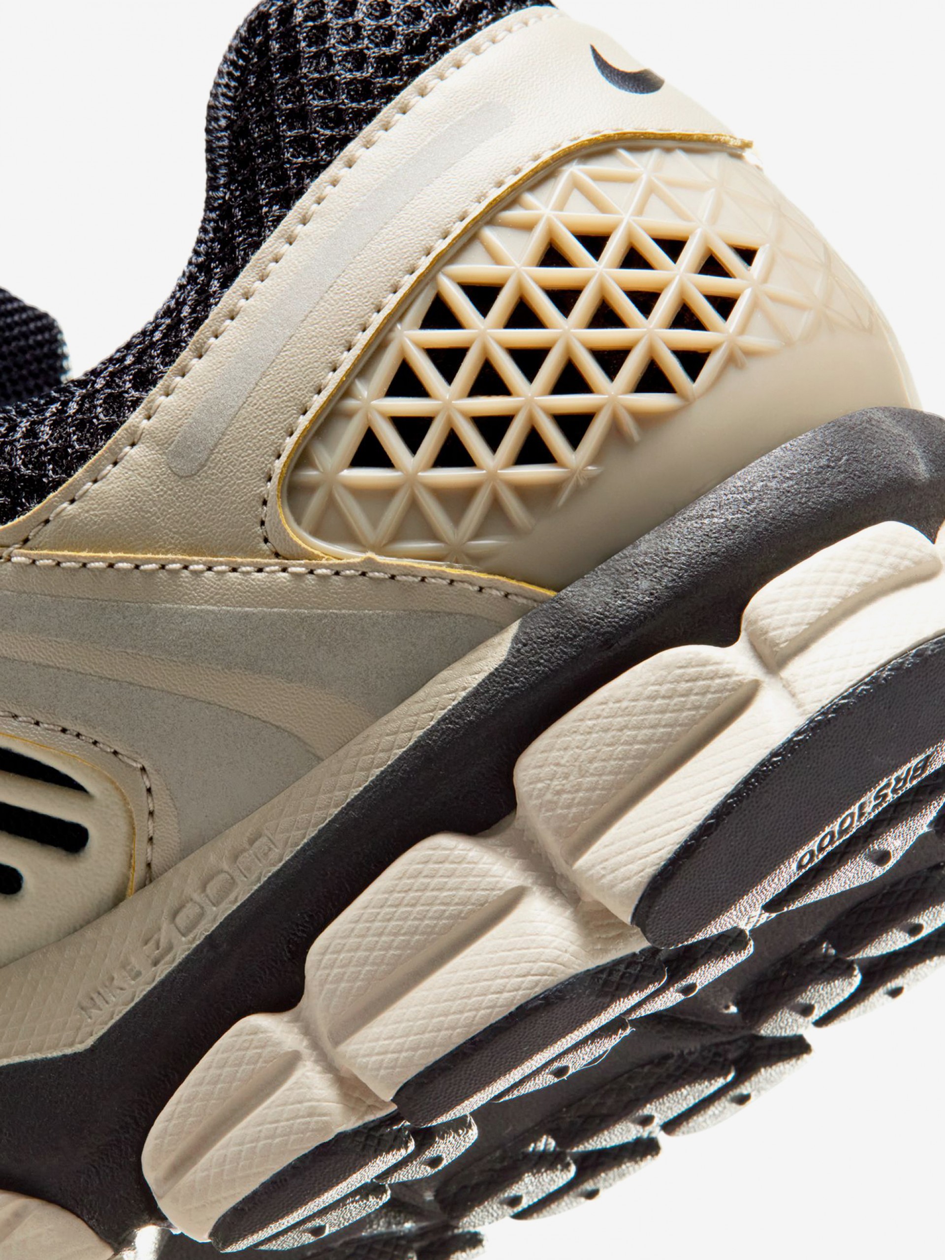 Nike Zoom Vomero 5 Beige and Black Sneakers For Men