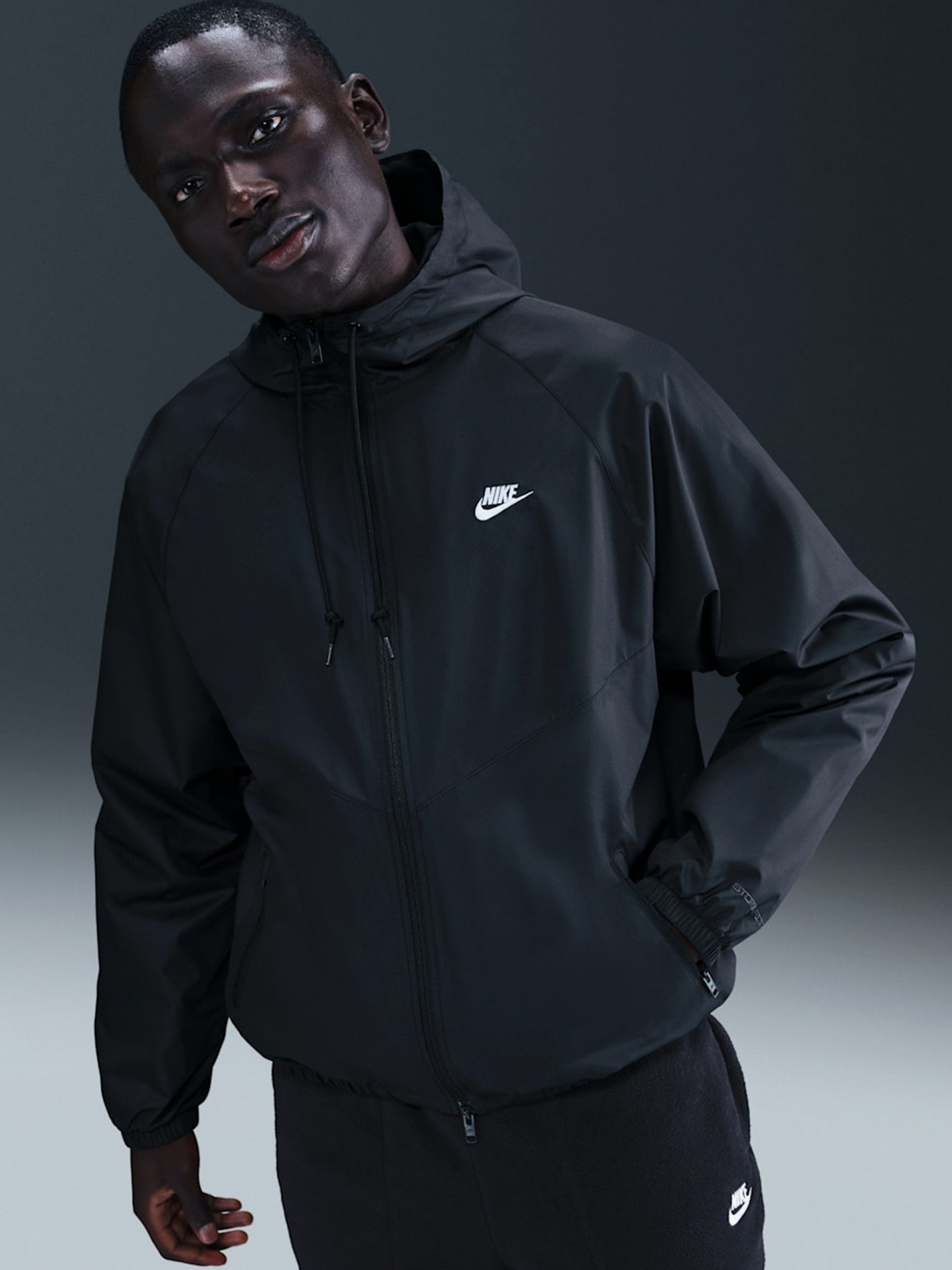 Chaqueta Cortavientos con Capucha Nike Windrunner Negra Para Hombre