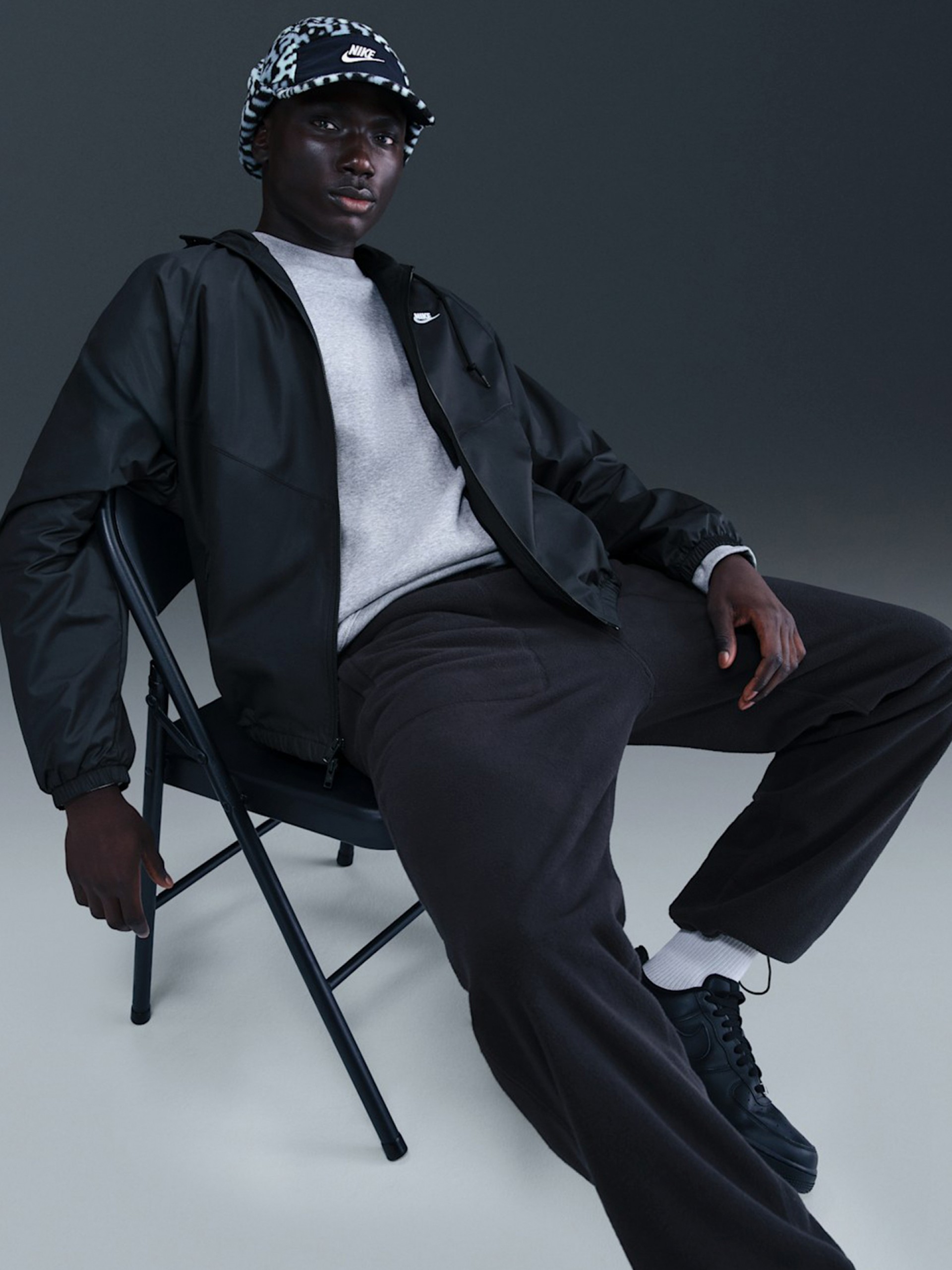 Casaco Corta-Vento com Capuz Nike Windrunner Preto Para Homem