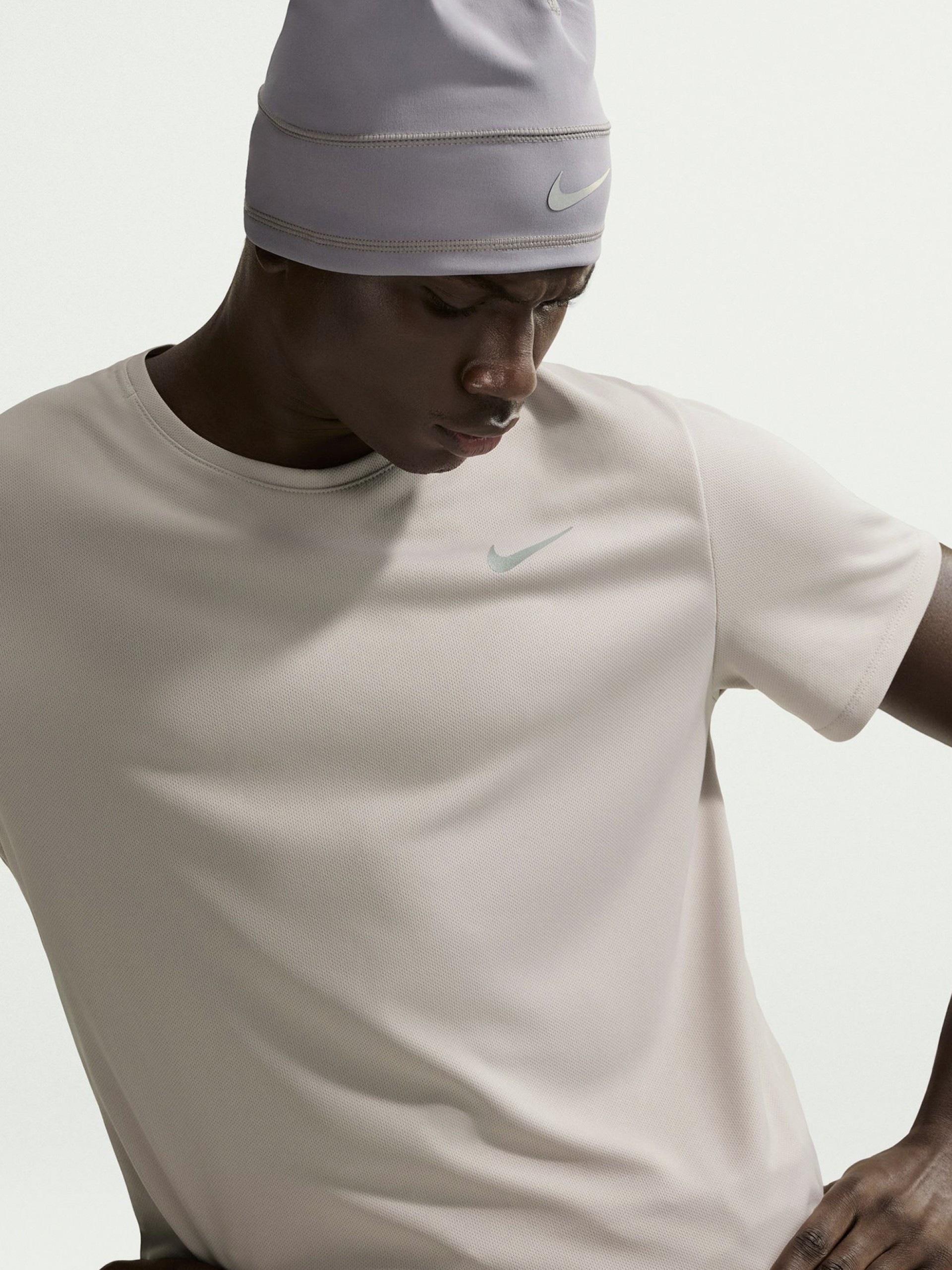 T-shirt de Running Nike Miler Dri-FIT UV Bege Para Homem