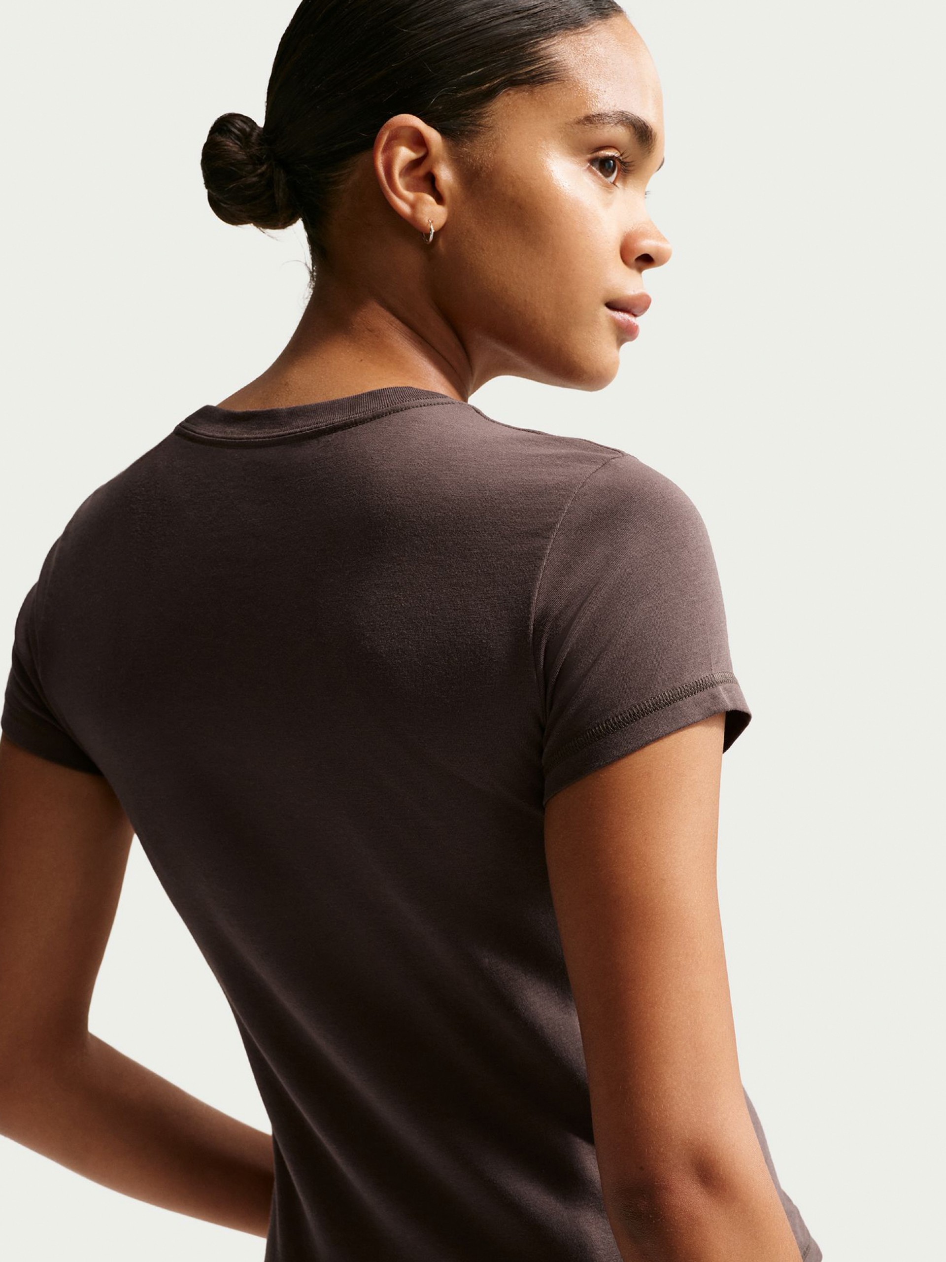 Camiseta Nike Sportswear Cropped Marrón Para Mujer