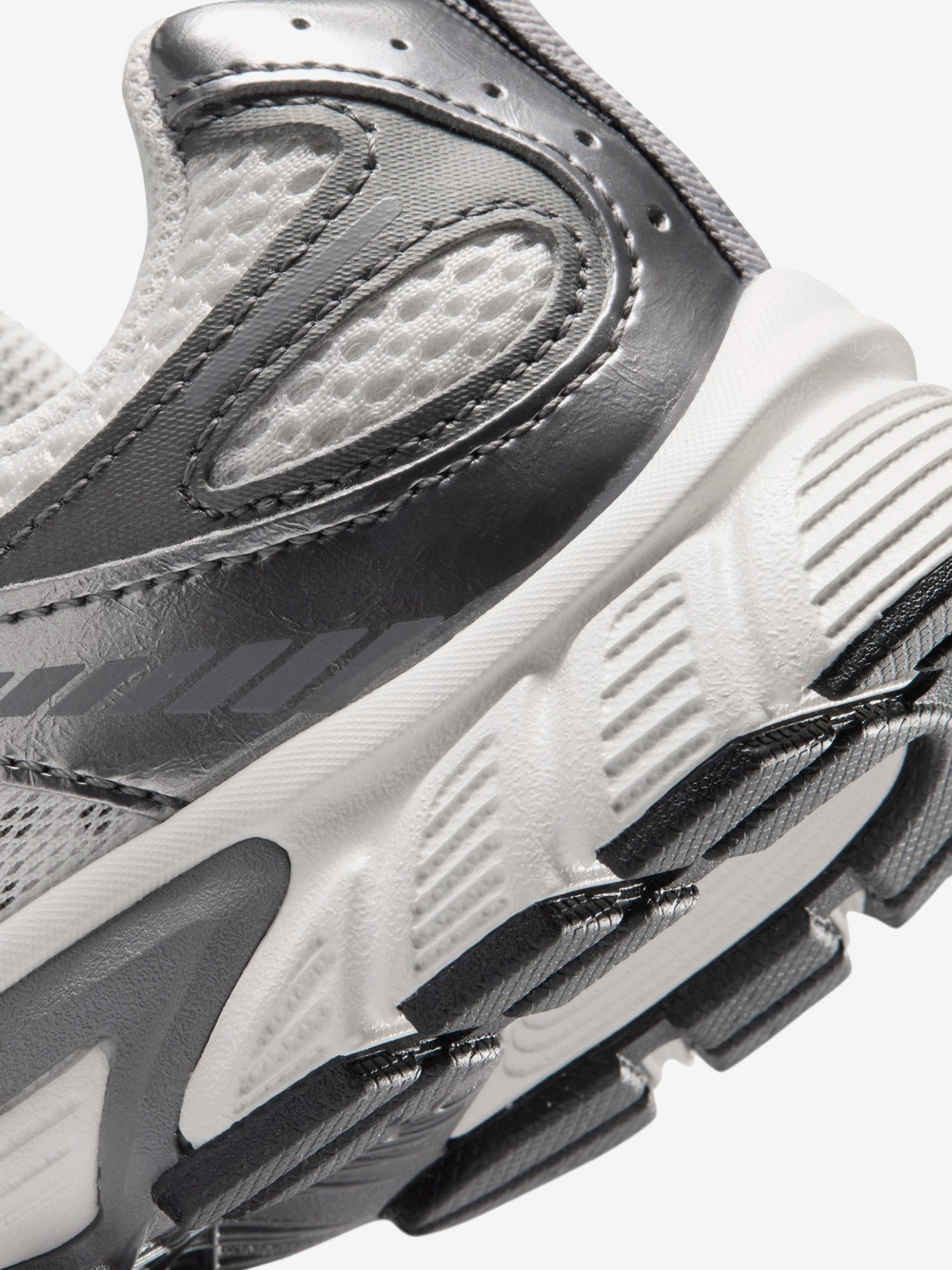 Nike V5 RNR White and Grey Sneakes For Children