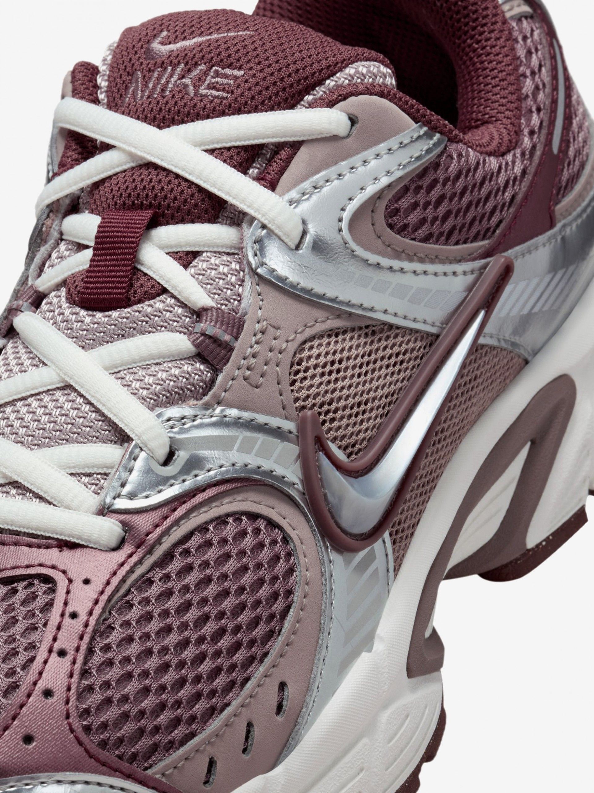 Zapatillas Nike V5 RNR Burdeos y Plateadas Para Mujer