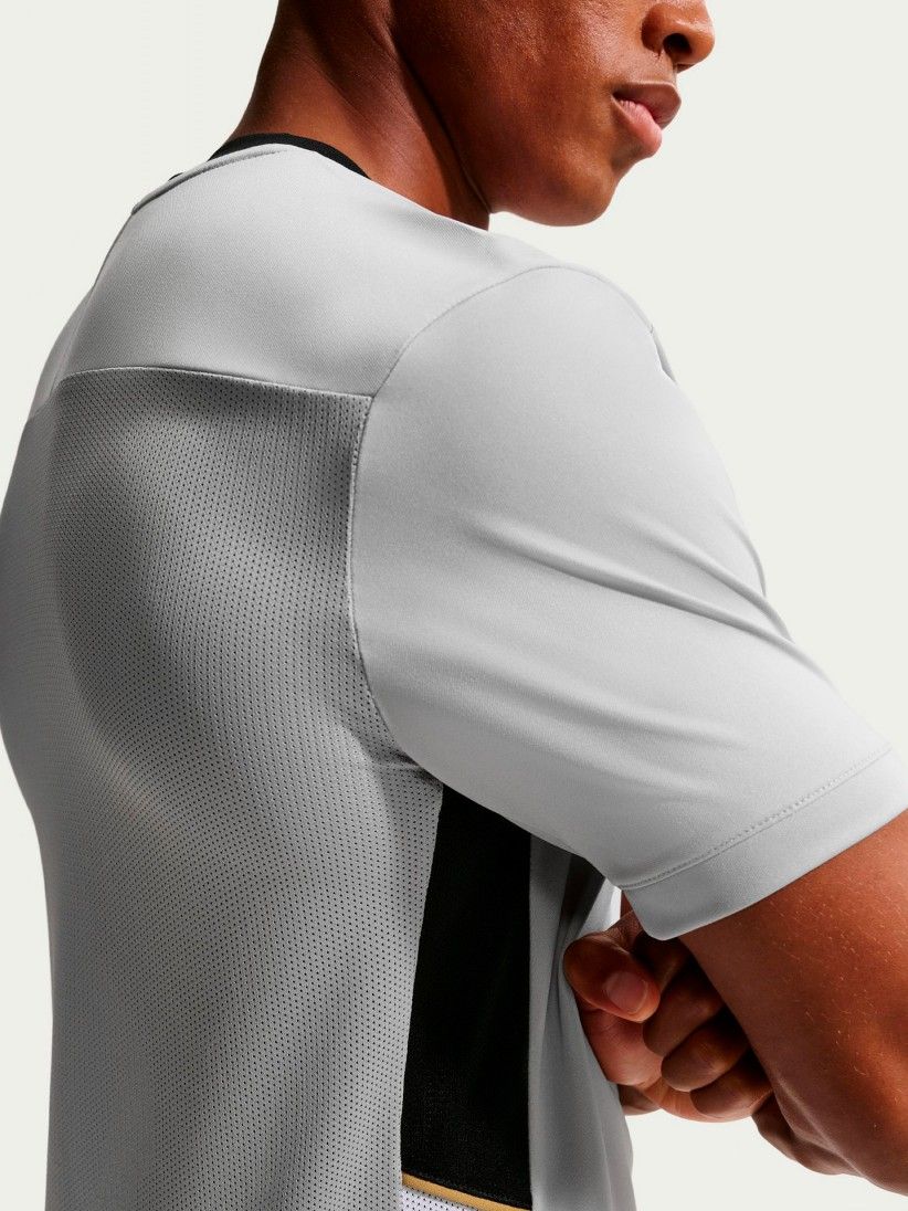 T-shirt de Futebol Nike Academy Dri-FIT Cinzenta, Preta e Dourada Para Homem