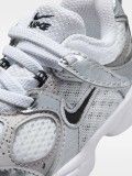 Sapatilhas Nike V5 RNR Brancas e Prateadas Para Beb�