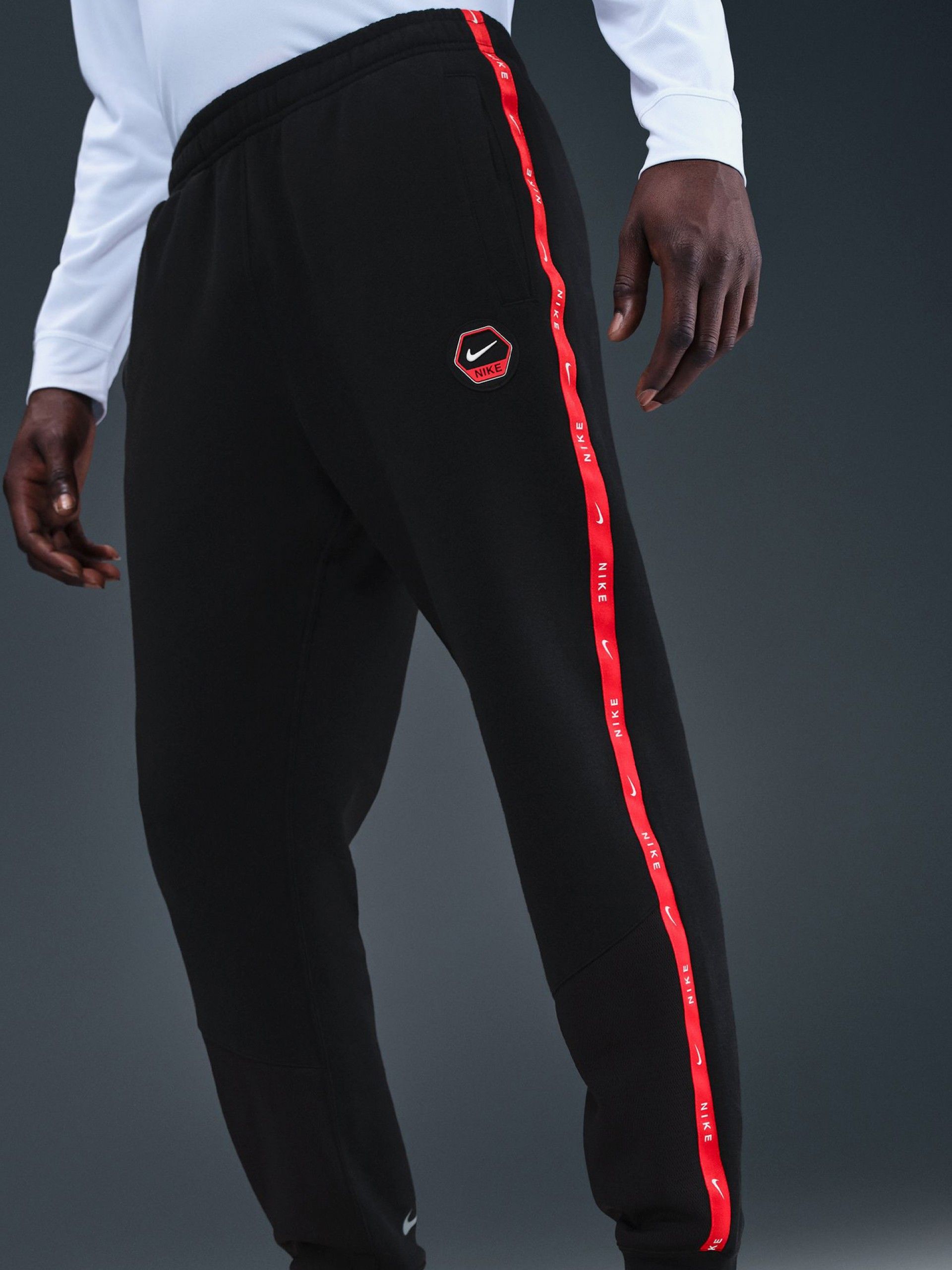 Calças Nike Sportswear City Side Pretas e Vermelhas Para Homem