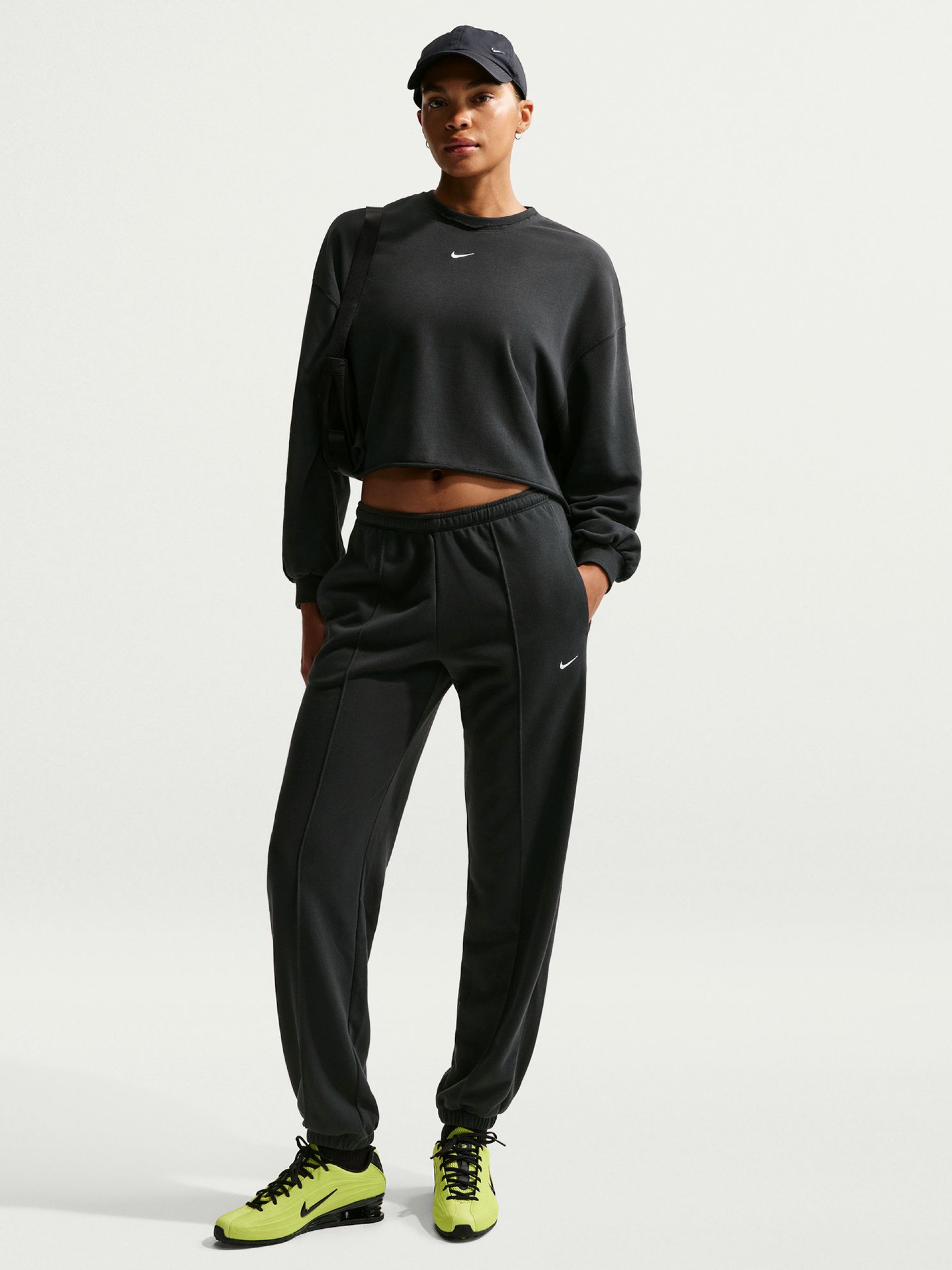 Calças Nike Sportswear Chill Terry Mid-Rise Pretas Para Mulher