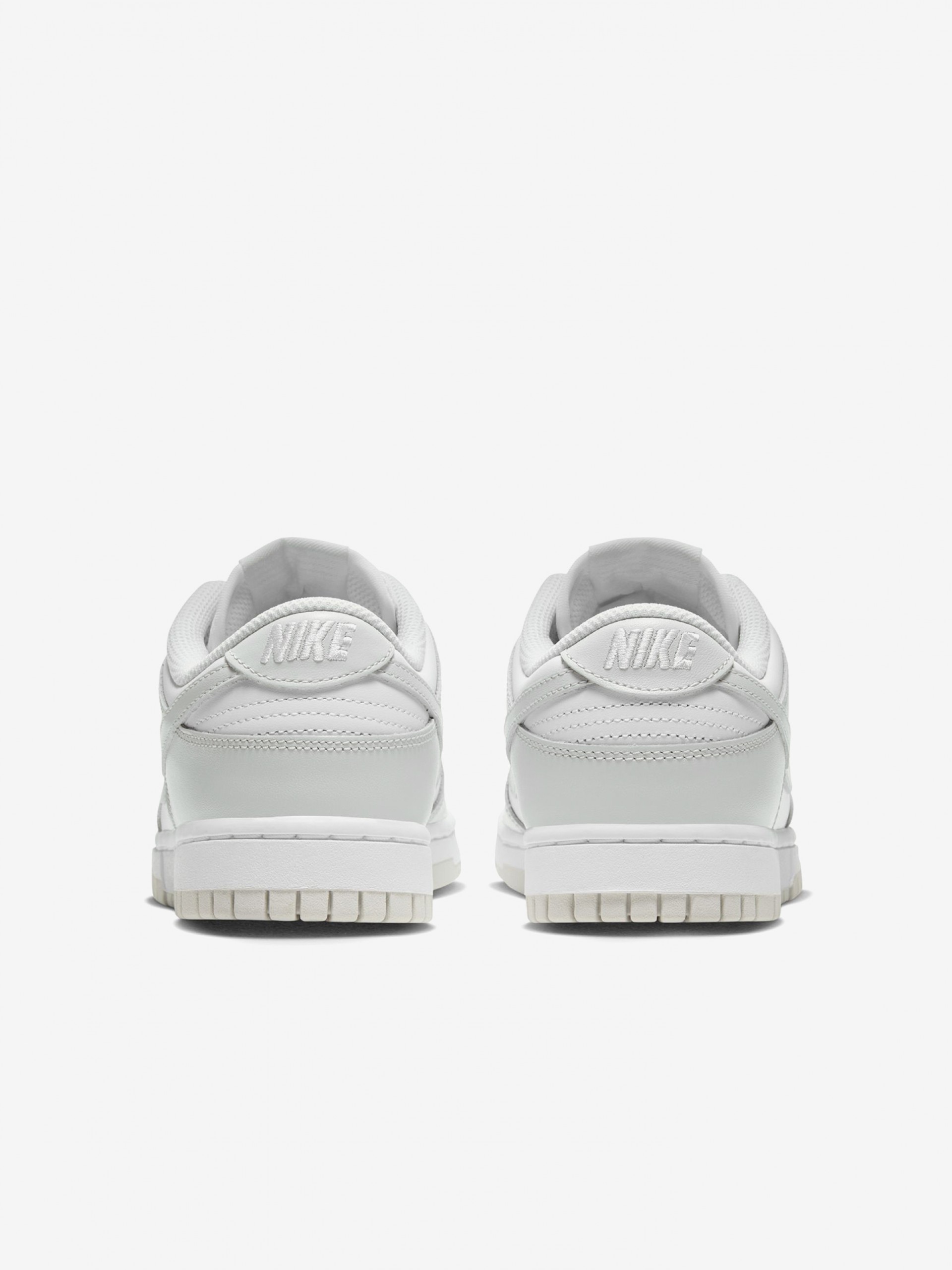 Zapatillas Nike Dunk Low Grises y Blancas Para Mujer