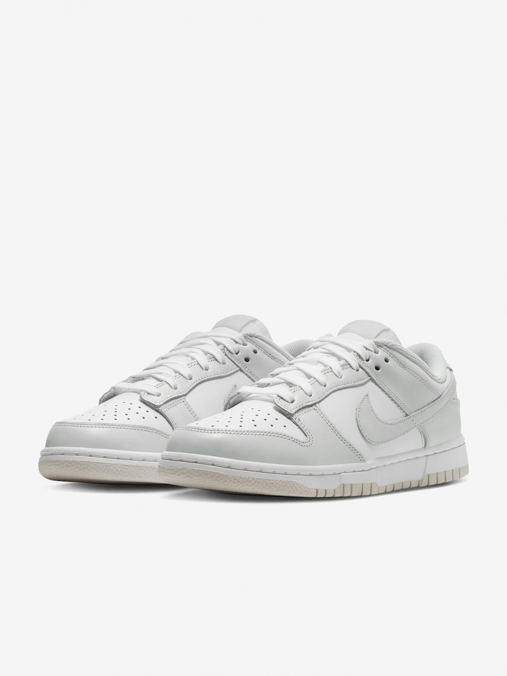 Sapatilhas Nike Dunk Low Cinzentas e Brancas Para Mulher
