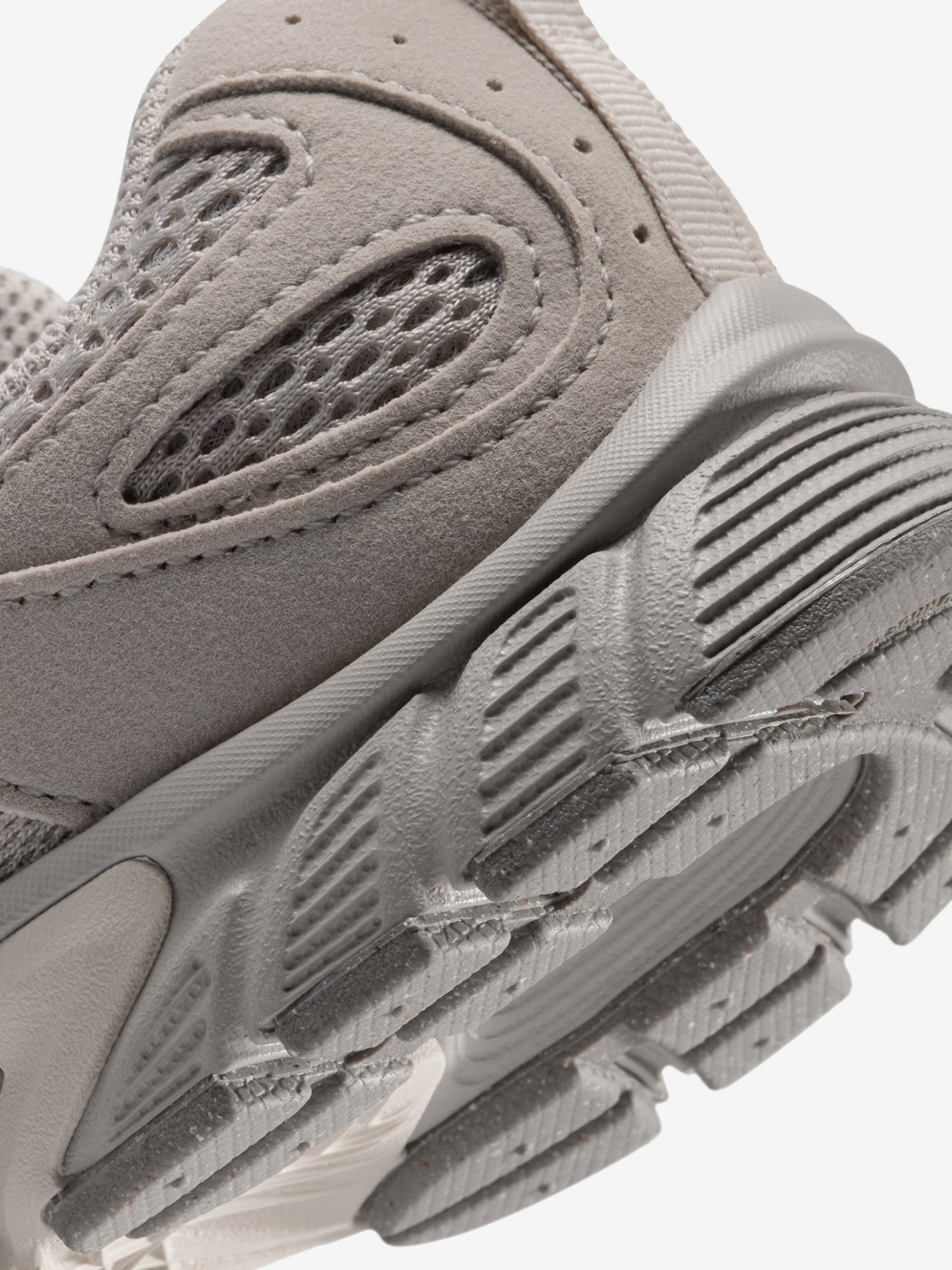 Sapatilhas Nike V5 RNR Cinzentas Em Camurça Para Criança