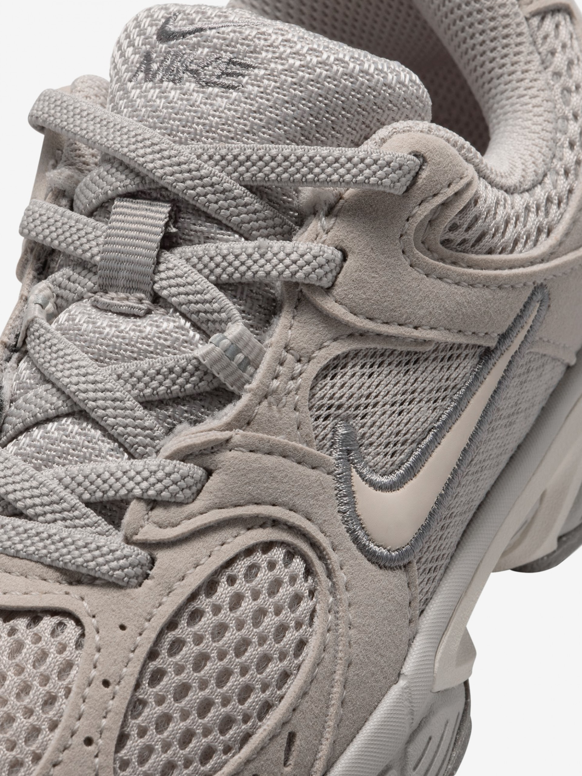 Zapatillas Nike V5 RNR Grises De Gamuza Para Niño