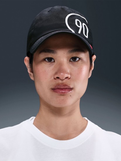 Nike Club Total 90 Black Cap