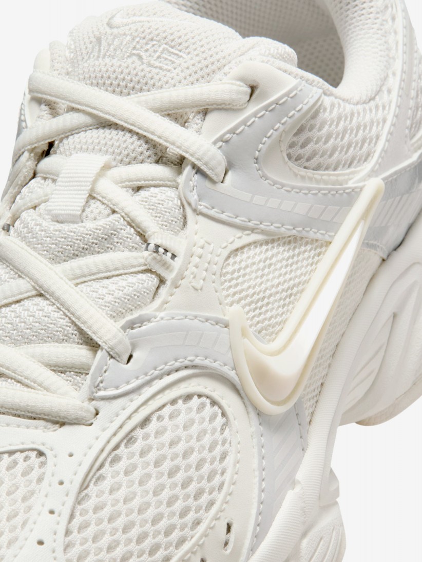 Nike V5 RNR White and Grey Sneakers For Women