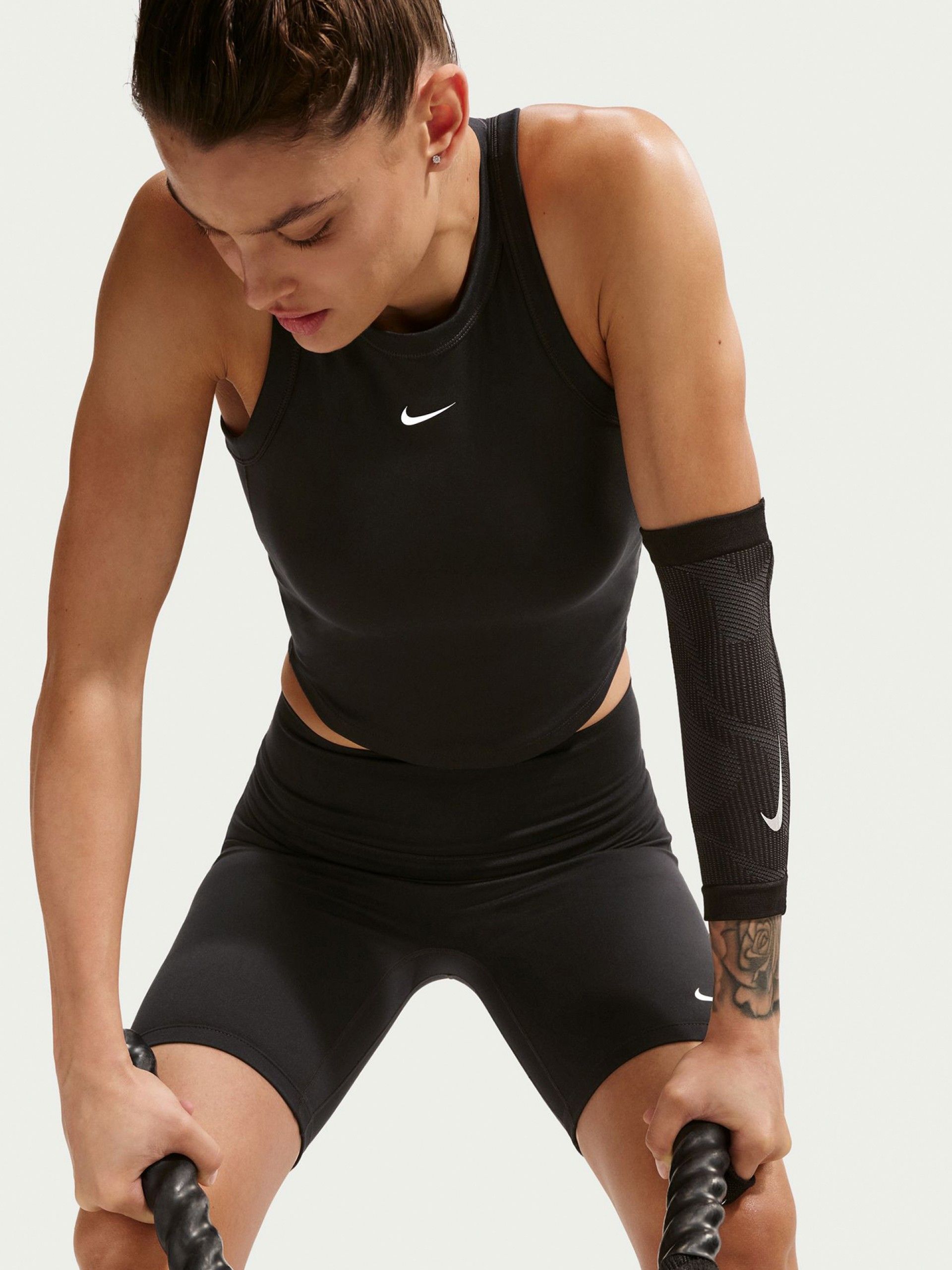 Camiseta de Tirantes Nike One Fitted Dri-FIT Cropped Negra Para Mujer