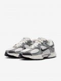 Nike V5 RNR White and Grey Junior Sneakers